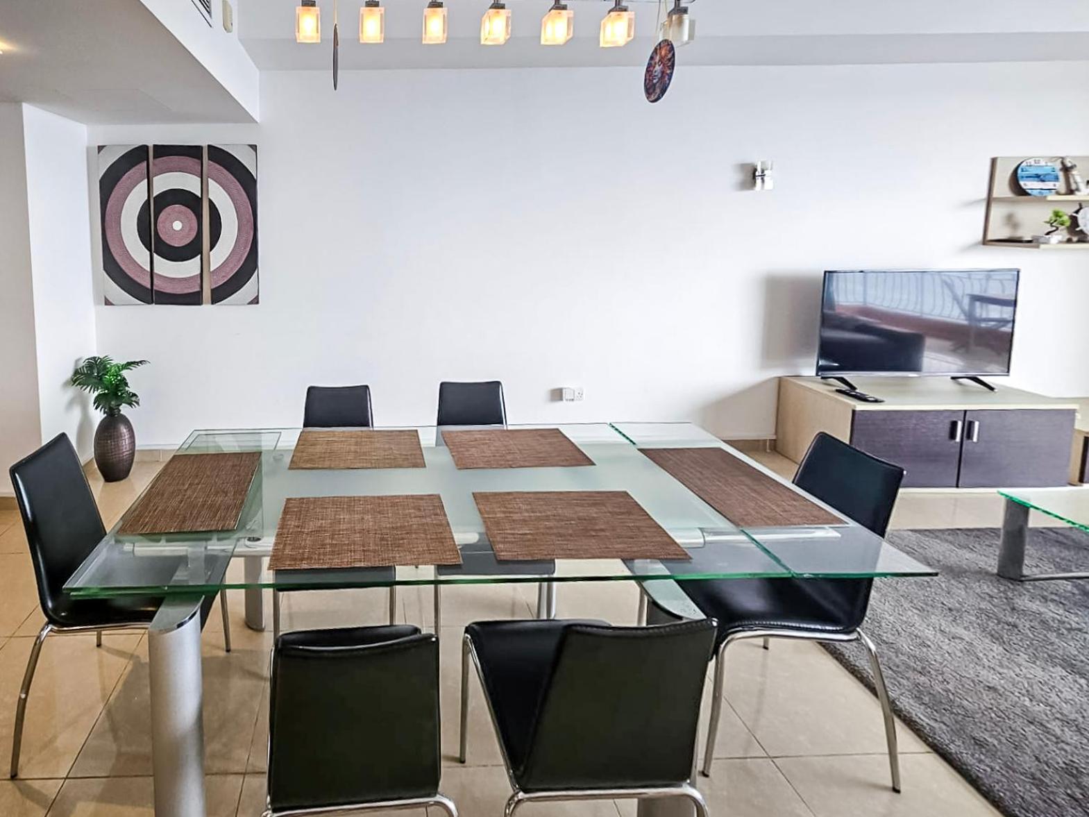 Large Seafront 3-Bedroom Apartment in Sliema with Stunning Views and Parking SV 5