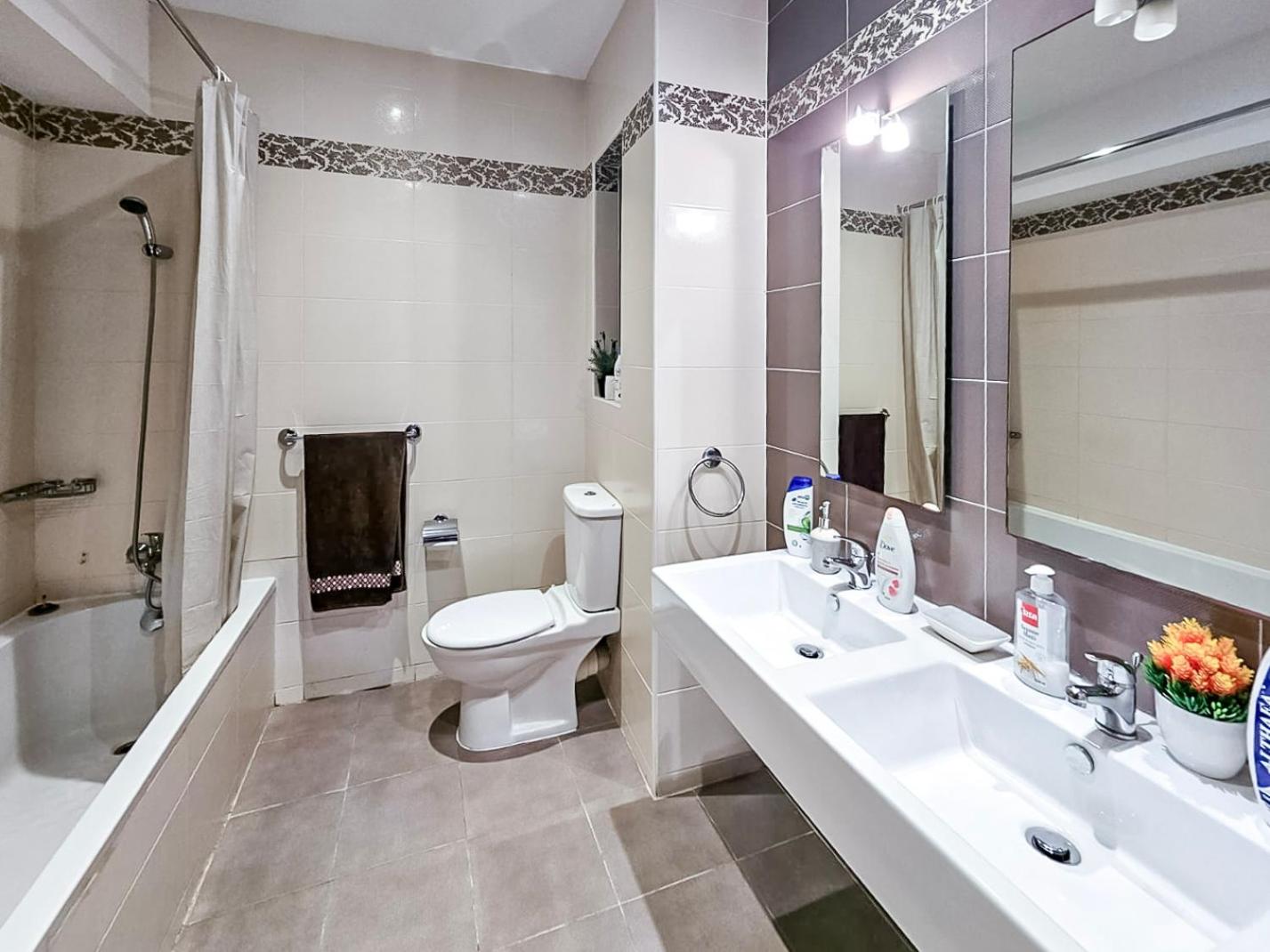 Large Seafront 3-Bedroom Apartment in Sliema with Stunning Views and Parking SV 5