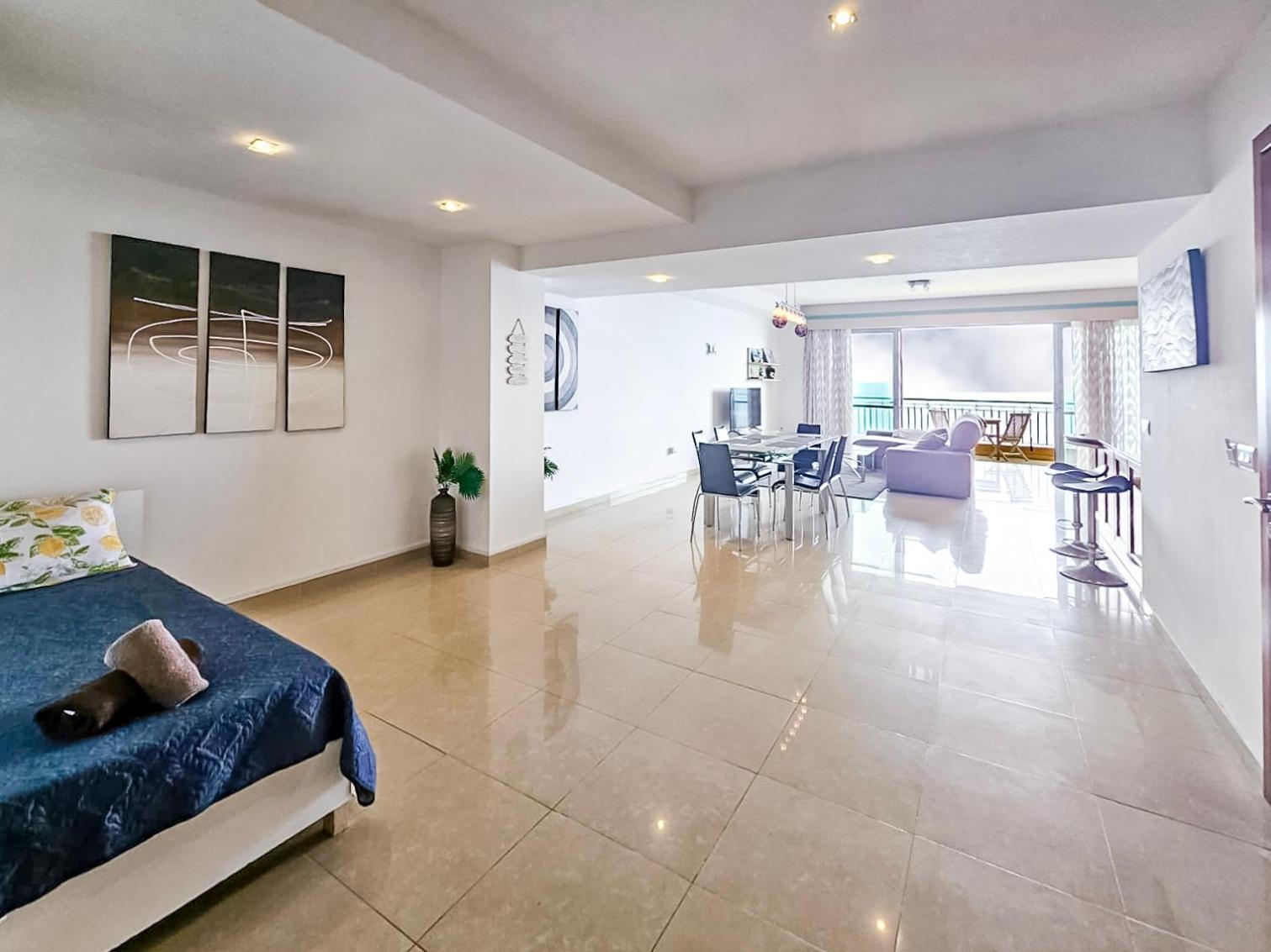 Large Seafront 3-Bedroom Apartment in Sliema with Stunning Views and Parking SV 5