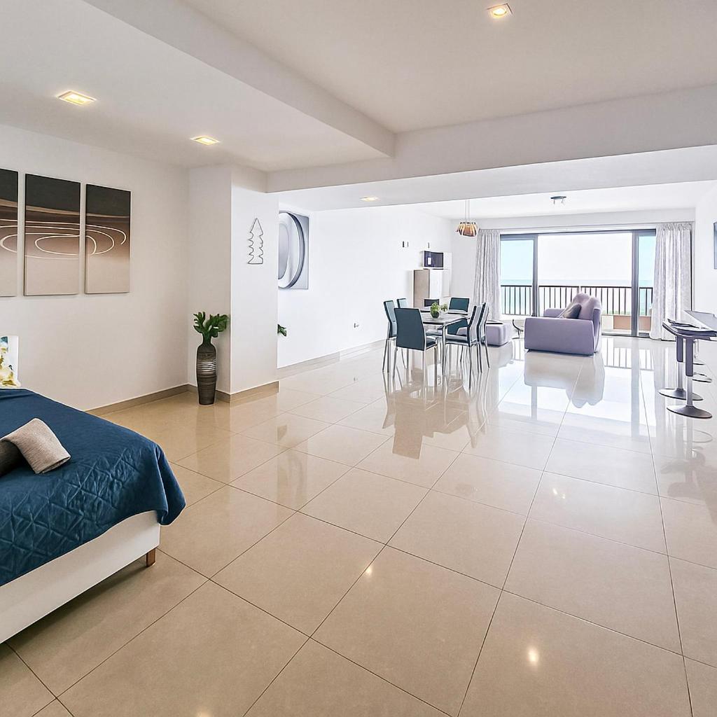 Large Seafront 3-Bedroom Apartment in Sliema with Stunning Views and Parking SV 5