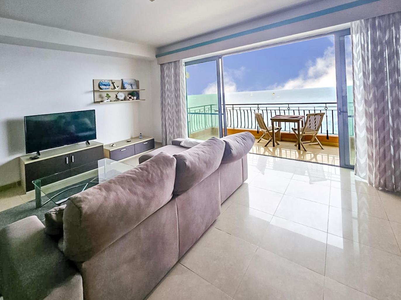 Large Seafront 3-Bedroom Apartment in Sliema with Stunning Views and Parking SV 5