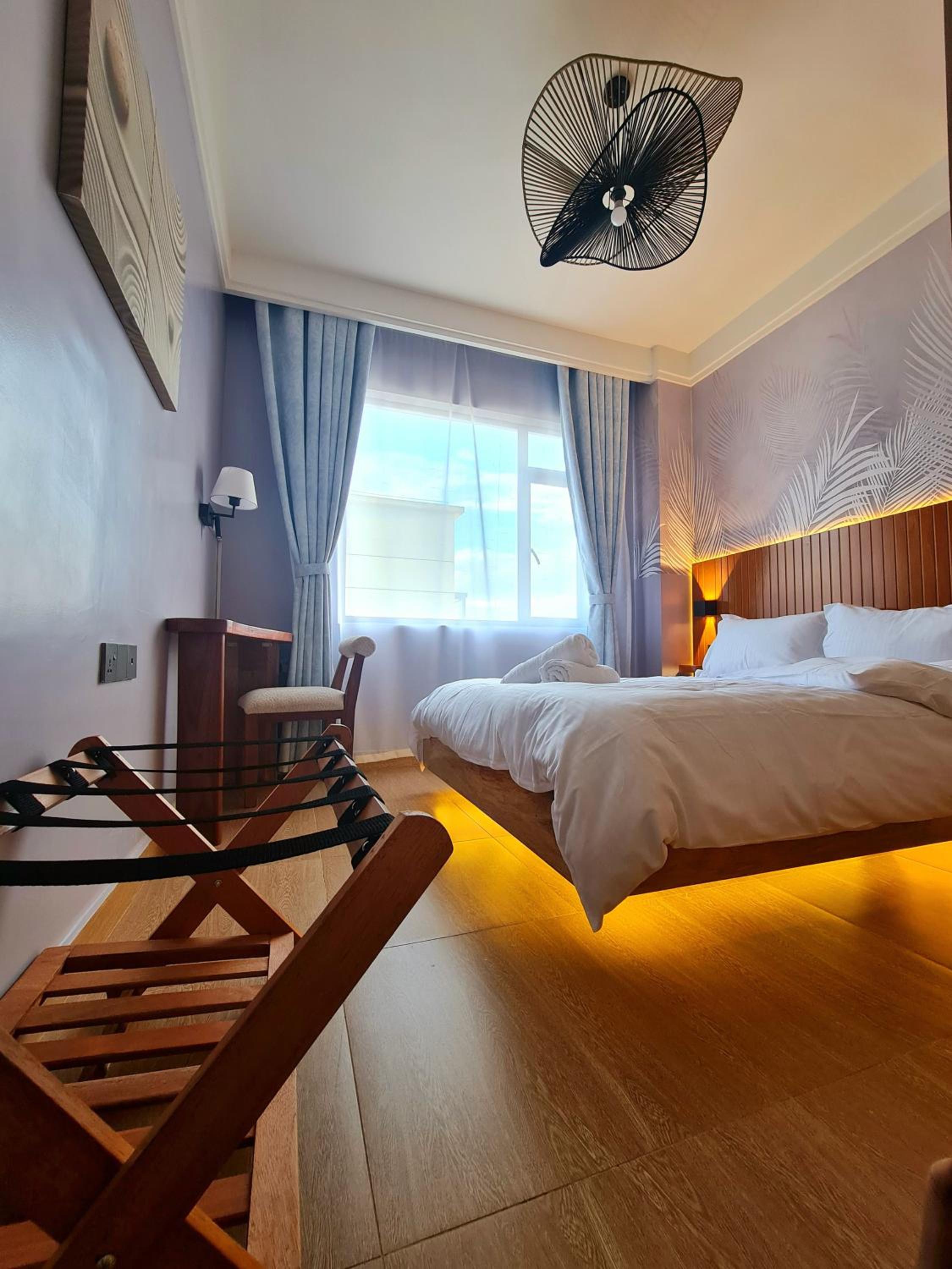 Cozy Top-Floor Apartment with Balcony & City Views near United Nations Office