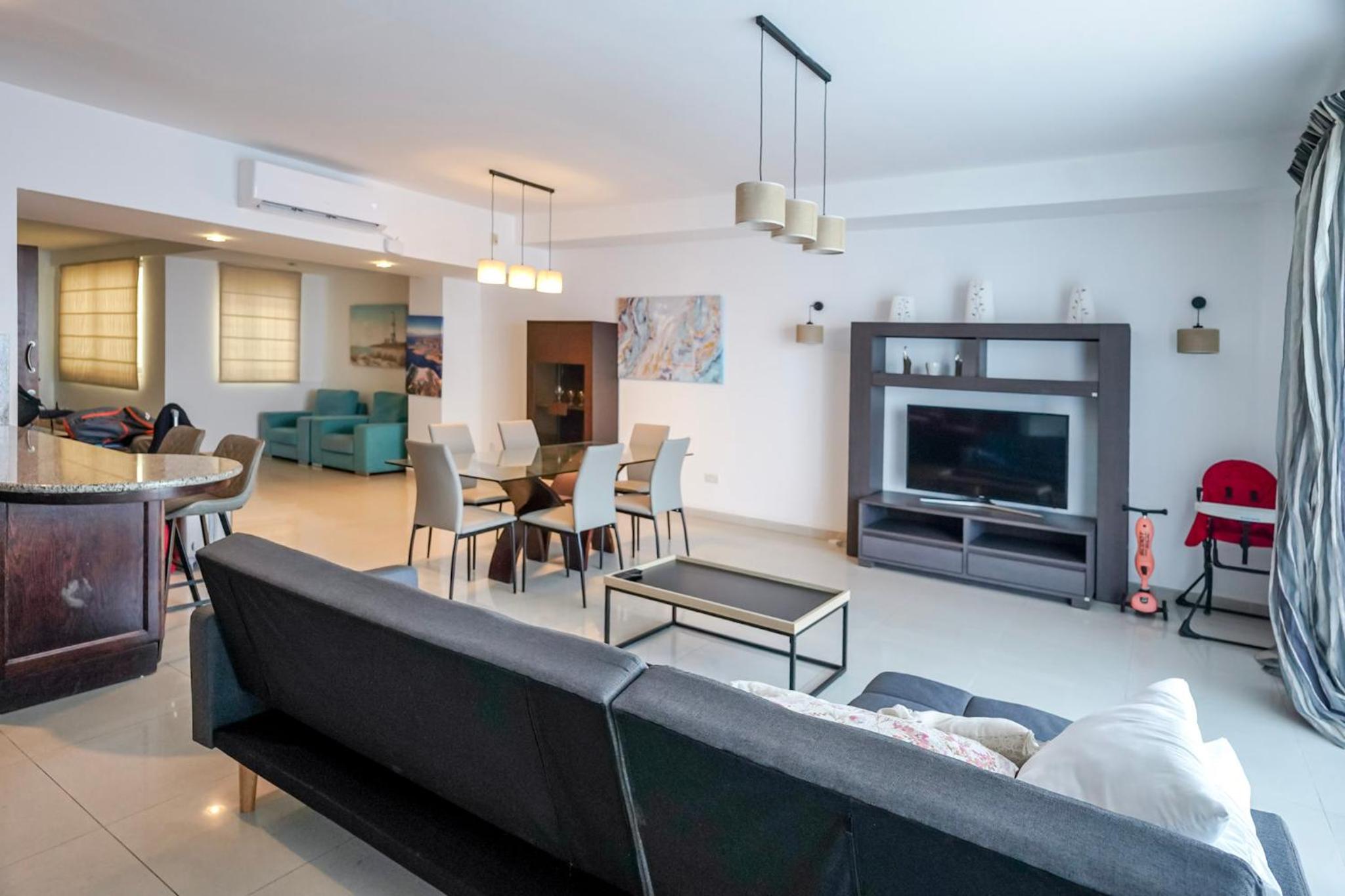 Spacious Seafront 3-Bedroom Apartment in Sliema SV 3