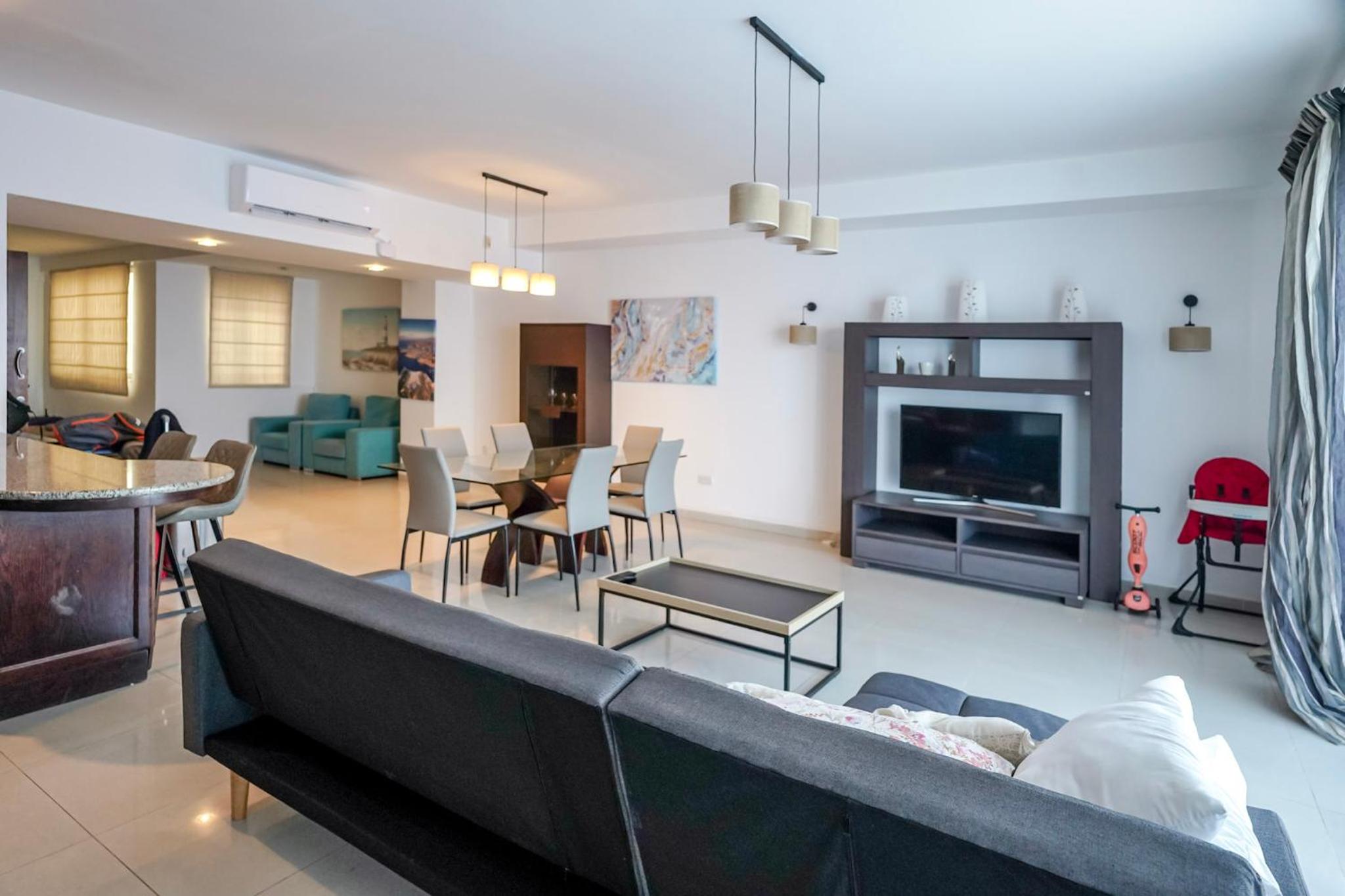 Spacious Seafront 3-Bedroom Apartment in Sliema SV 3