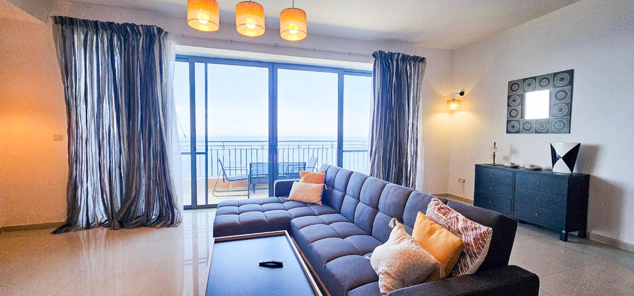 Spacious Seafront 3-Bedroom Apartment in Sliema SV 3