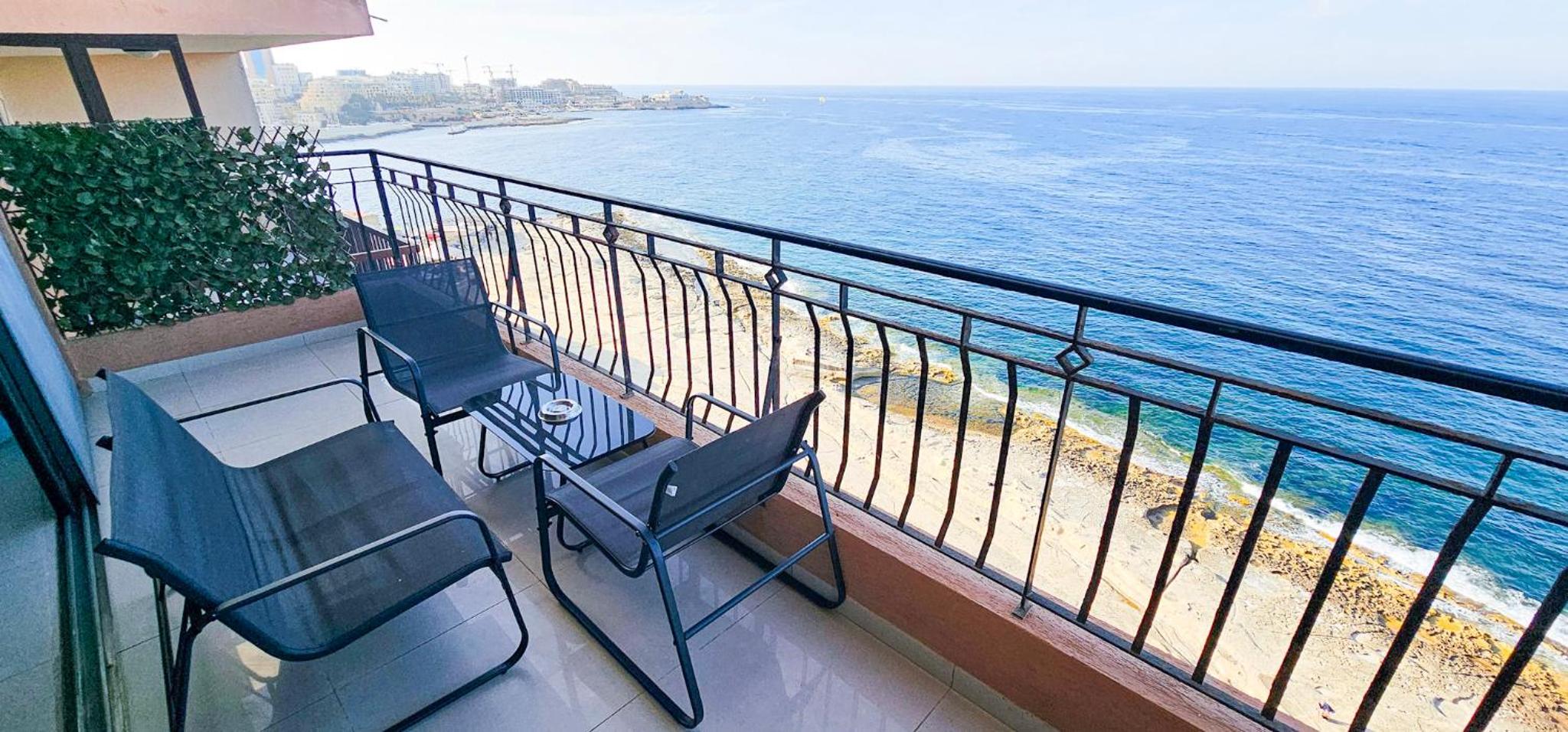 Spacious Seafront 3-Bedroom Apartment in Sliema SV 3