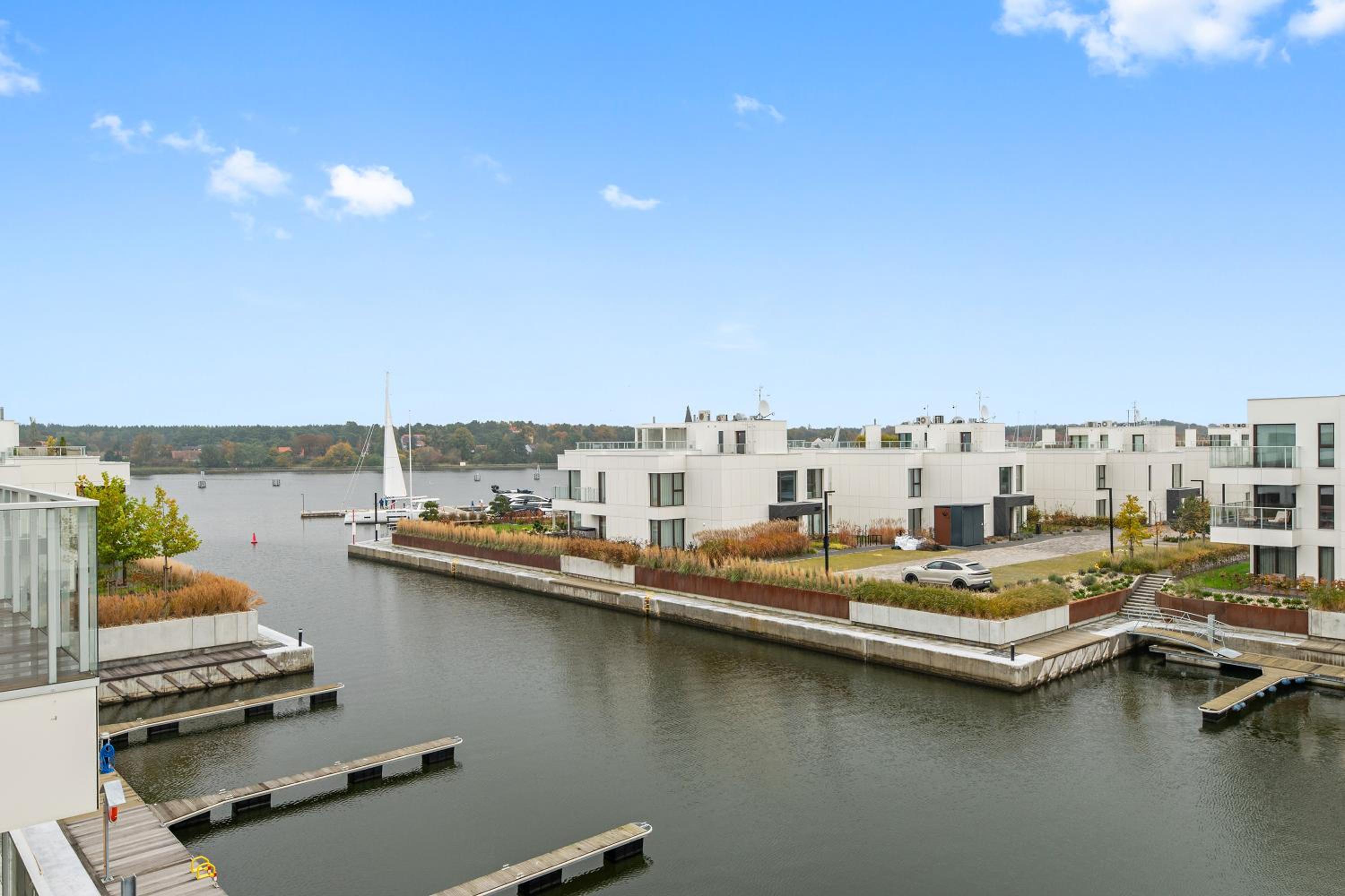 Sol Marina - Pool, SPA, Wellness, Riverview & Parking by Downtown Apartments