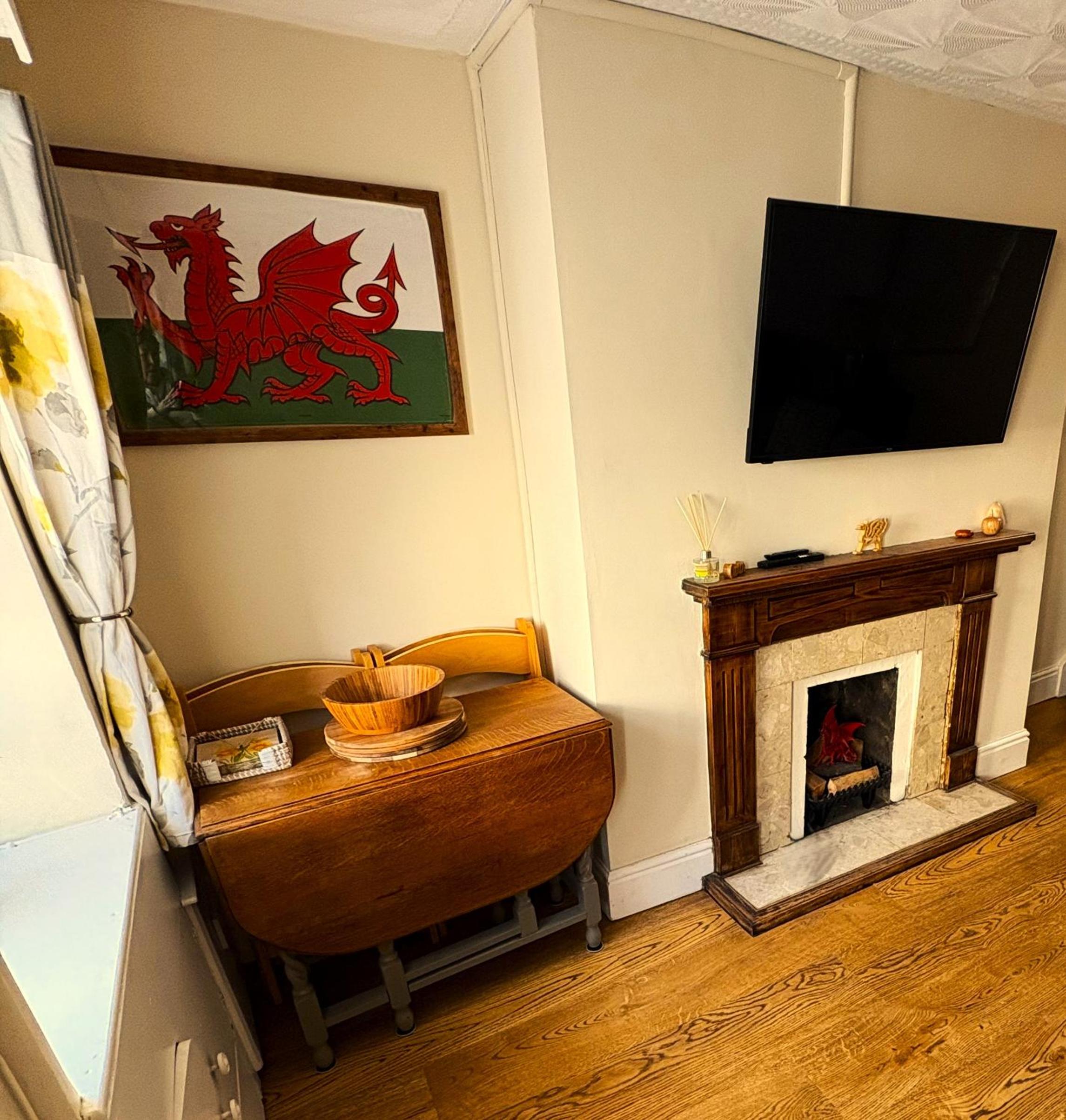Charming 2 bedroom cottage in Brecon - families and pets welcome!