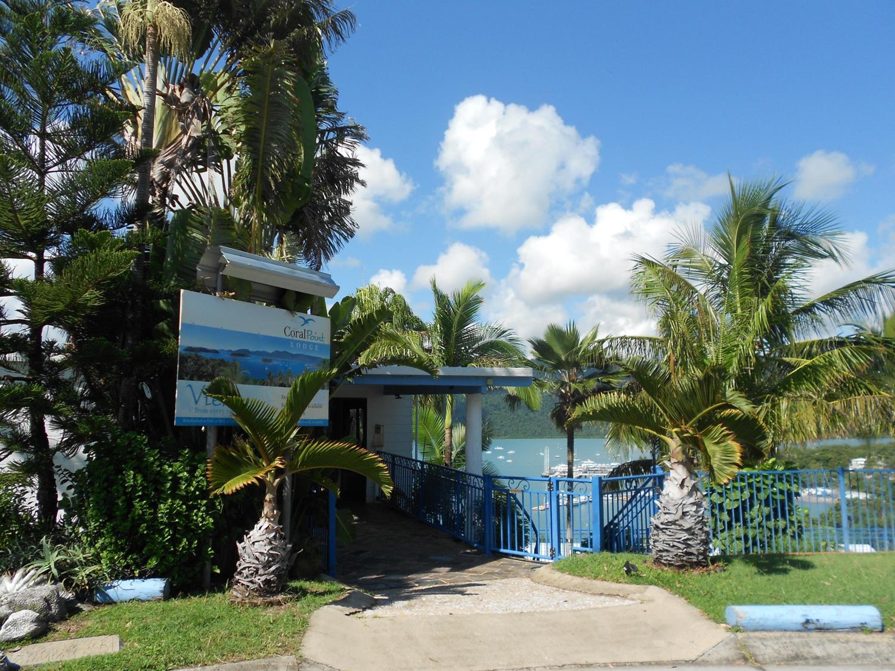 Hotel Coral Point Lodge - Image 1