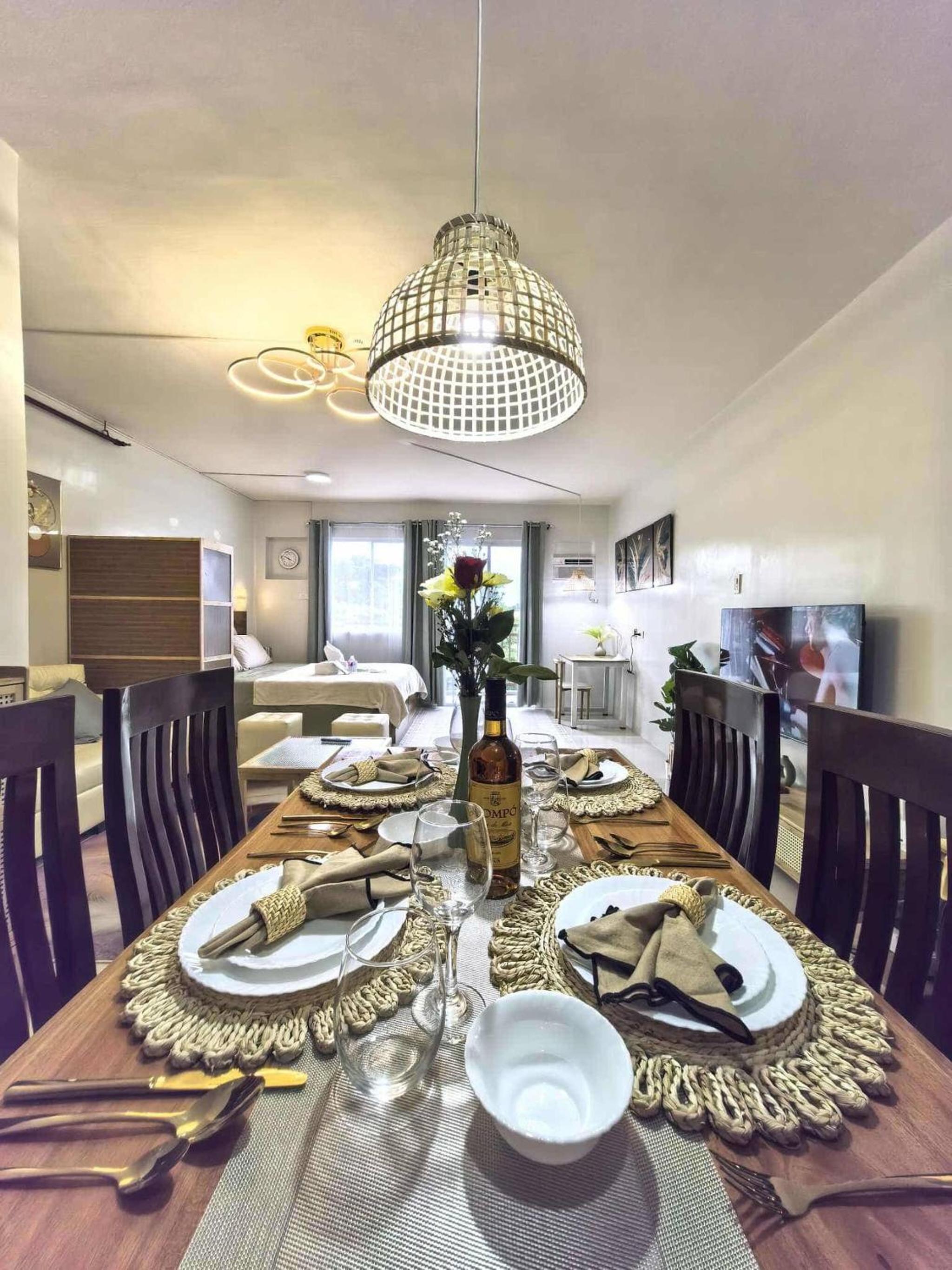Cozy Studio with Balcony in Palawan Smart Lock, Near Airport, Netflix, Free Wifi