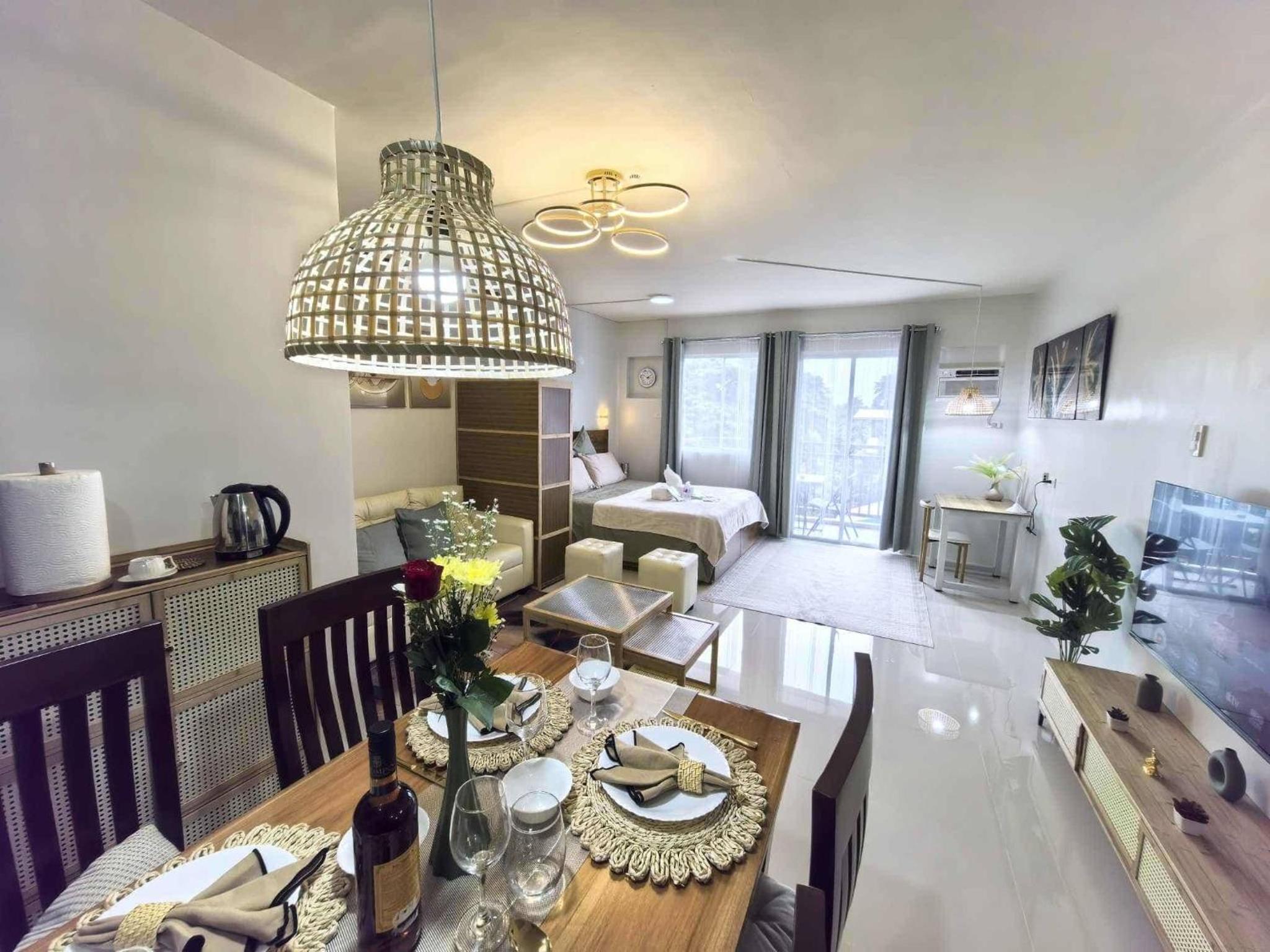 Cozy Studio with Balcony in Palawan Smart Lock, Near Airport, Netflix, Free Wifi