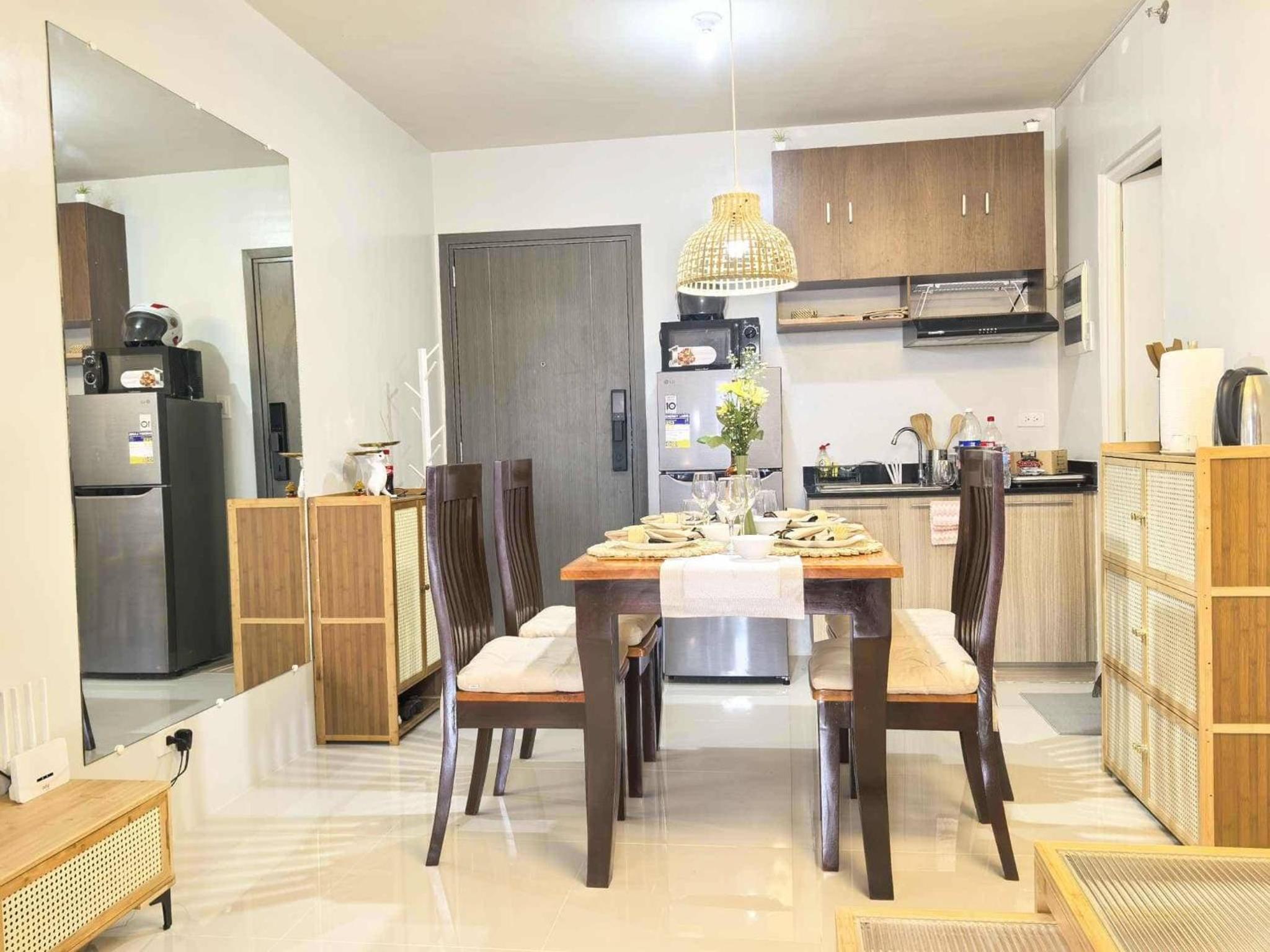 Cozy Studio with Balcony in Palawan Smart Lock, Near Airport, Netflix, Free Wifi