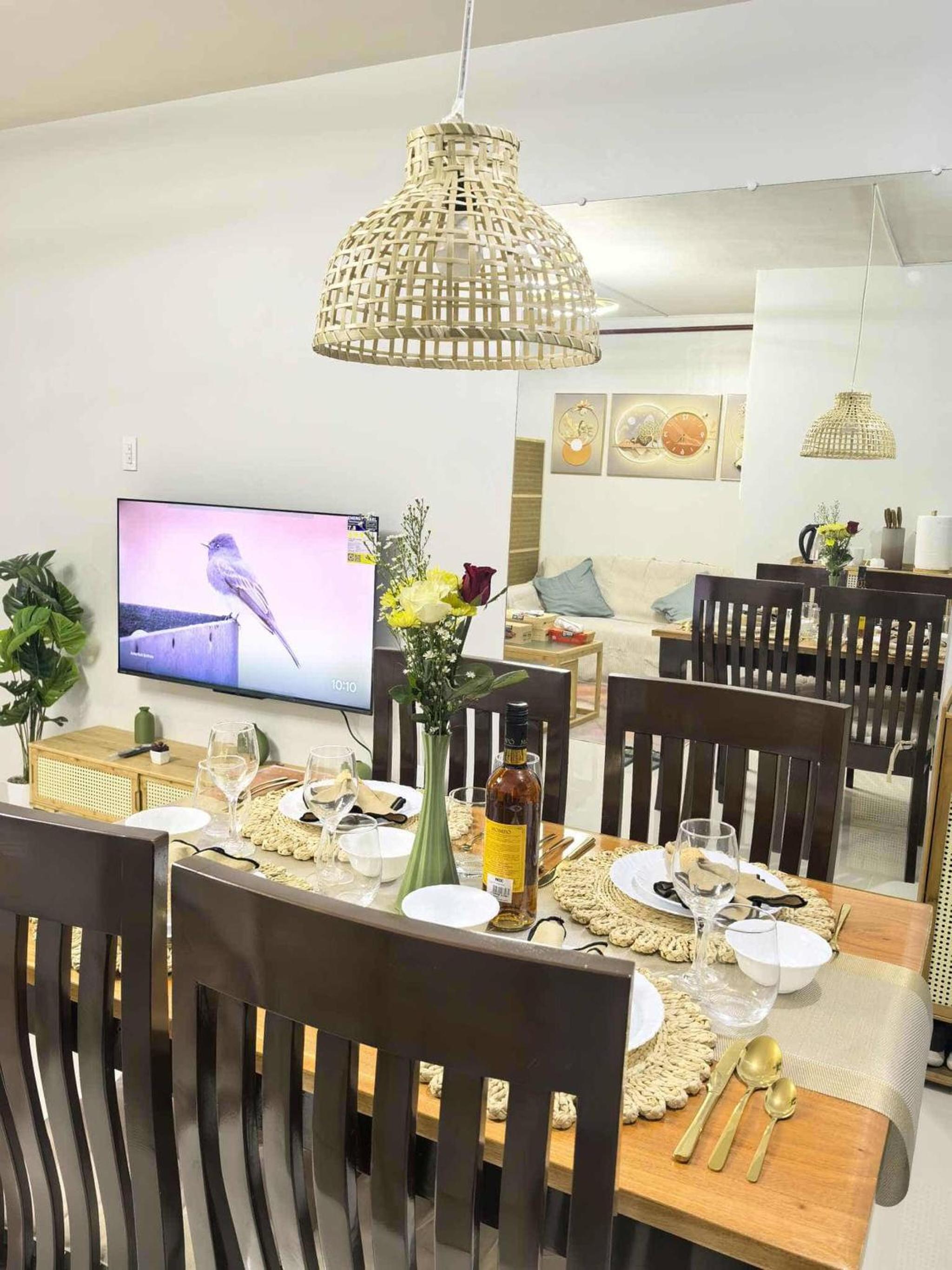 Cozy Studio with Balcony in Palawan Smart Lock, Near Airport, Netflix, Free Wifi