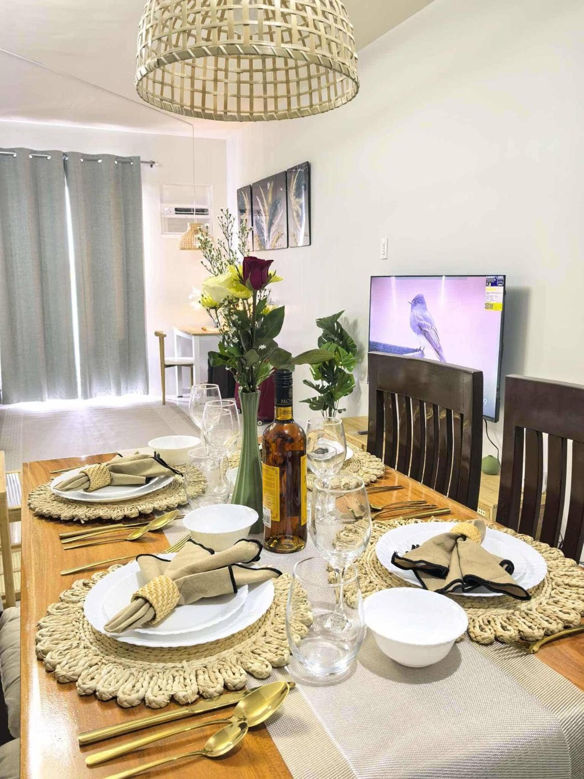 Cozy Studio with Balcony in Palawan Smart Lock, Near Airport, Netflix, Free Wifi
