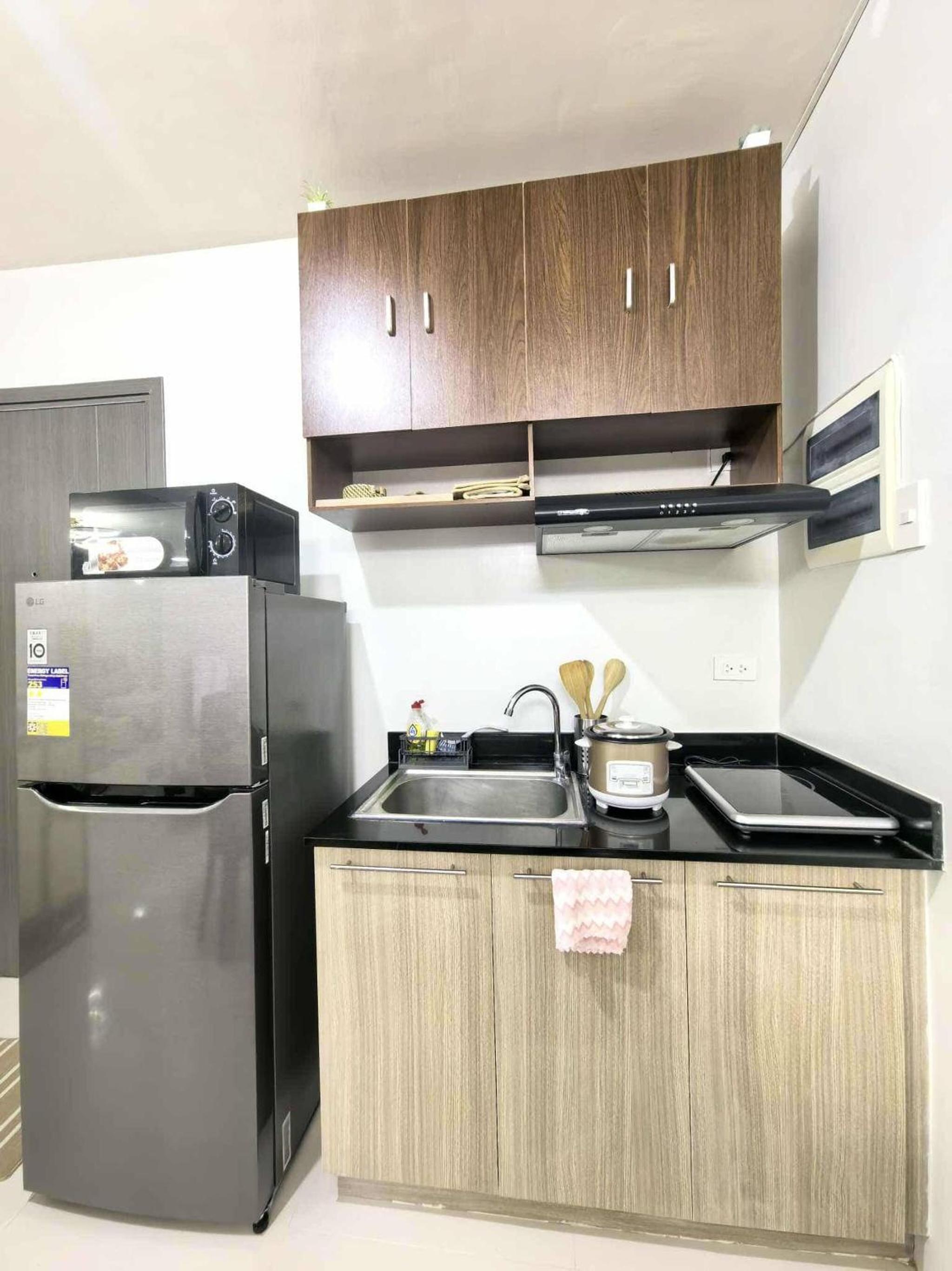 Cozy Studio with Balcony in Palawan Smart Lock, Near Airport, Netflix, Free Wifi