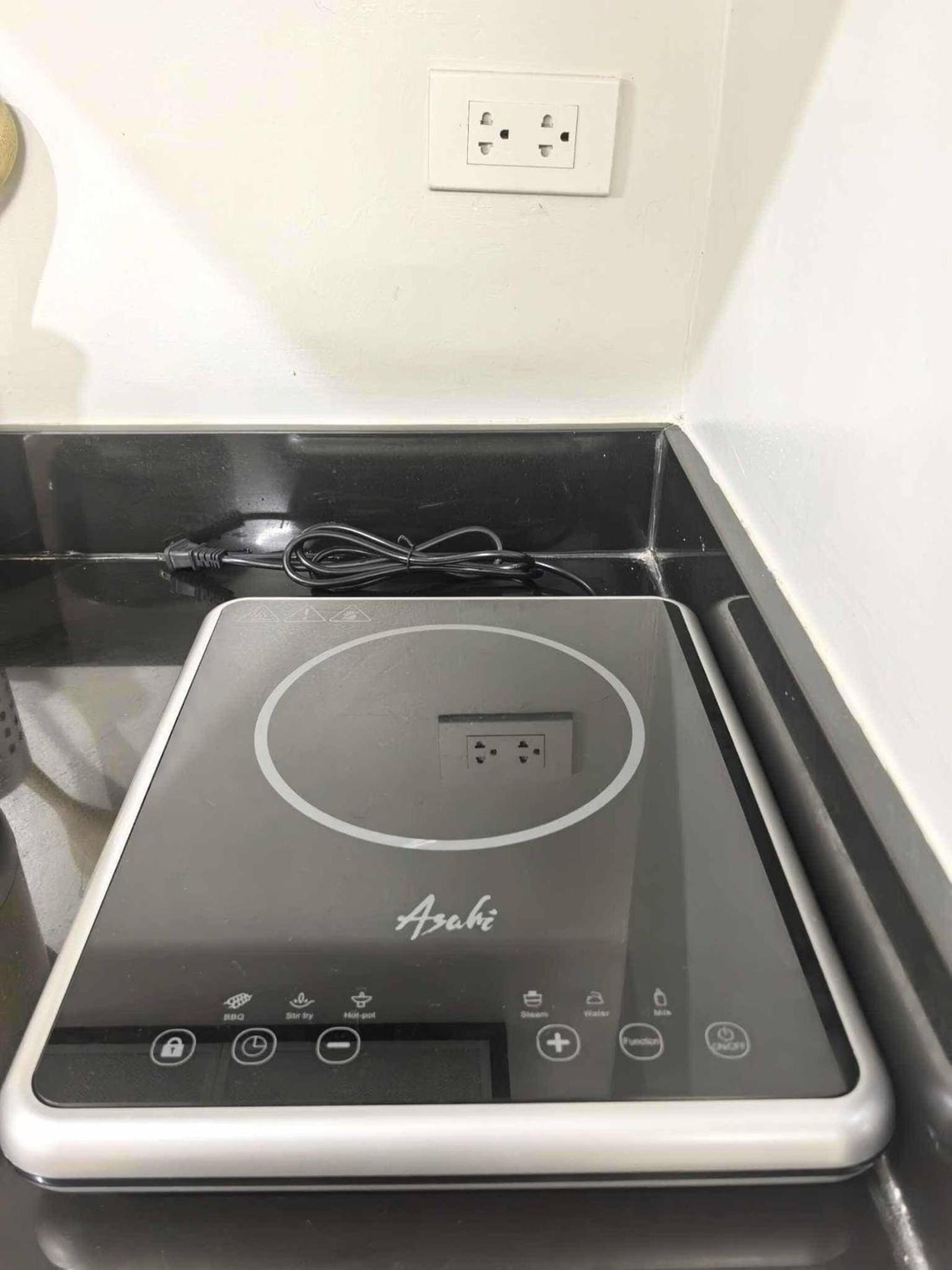 Cozy Studio with Balcony in Palawan Smart Lock, Near Airport, Netflix, Free Wifi