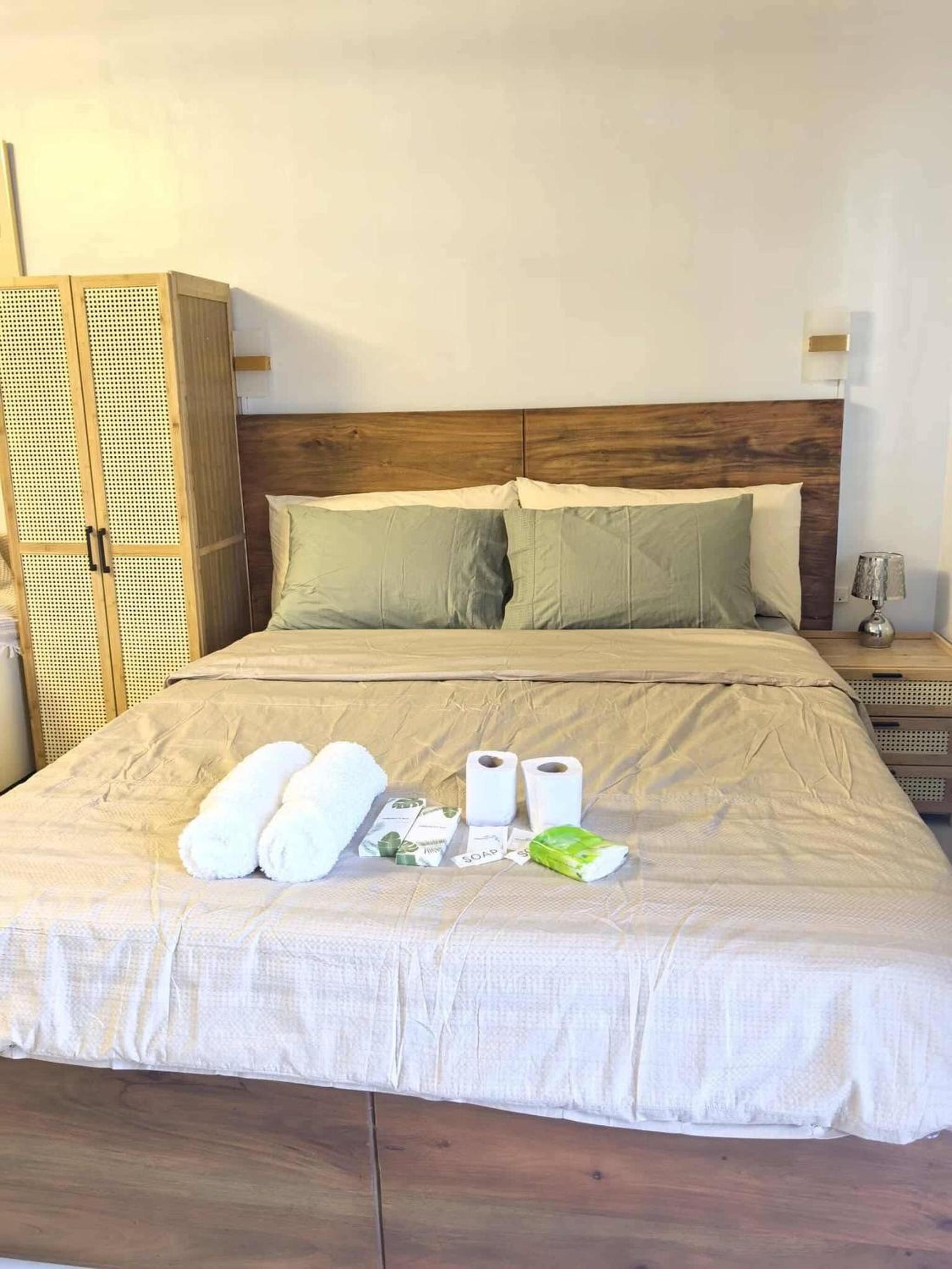 Cozy Studio with Balcony in Palawan Smart Lock, Near Airport, Netflix, Free Wifi