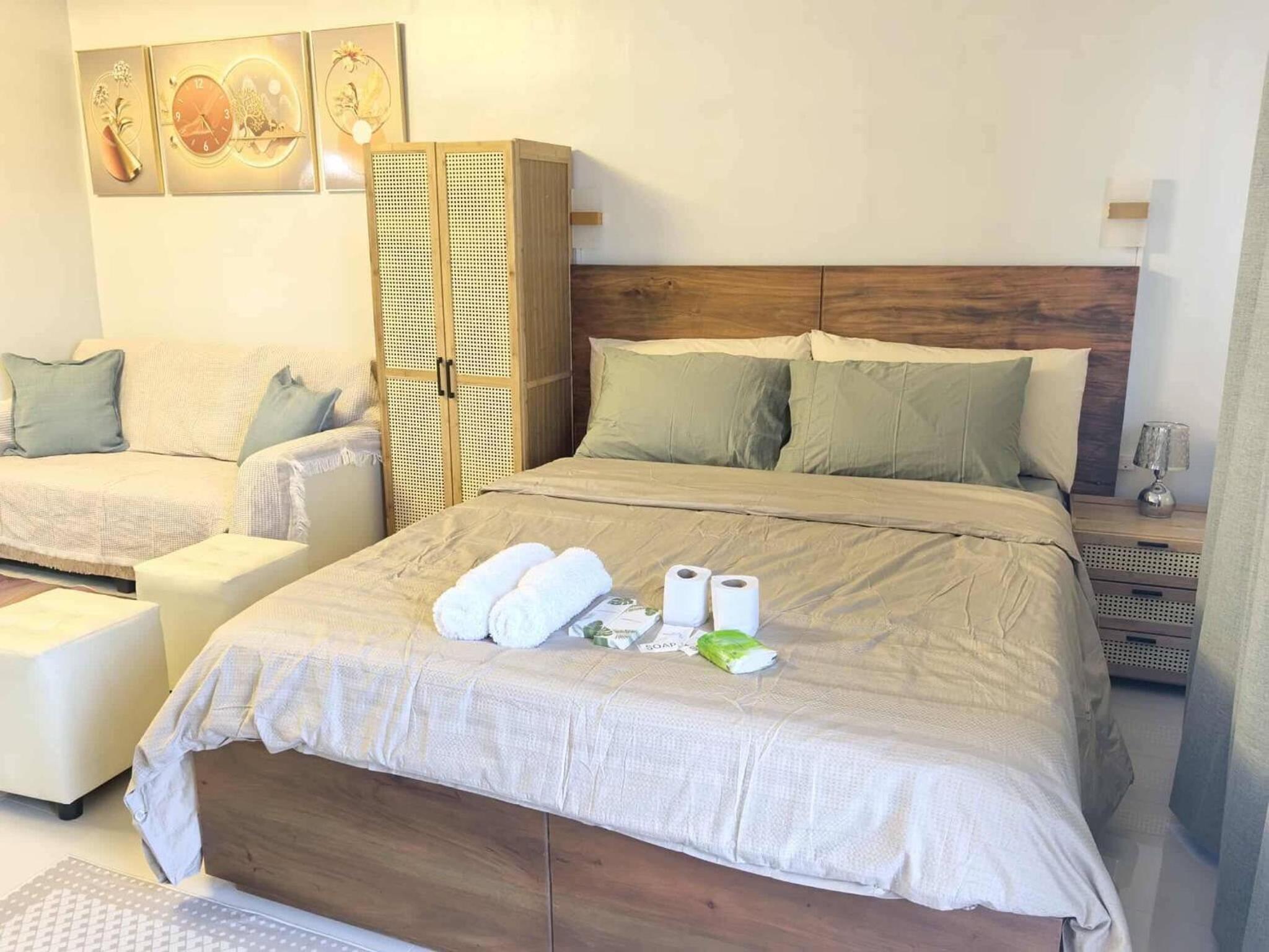 Cozy Studio with Balcony in Palawan Smart Lock, Near Airport, Netflix, Free Wifi