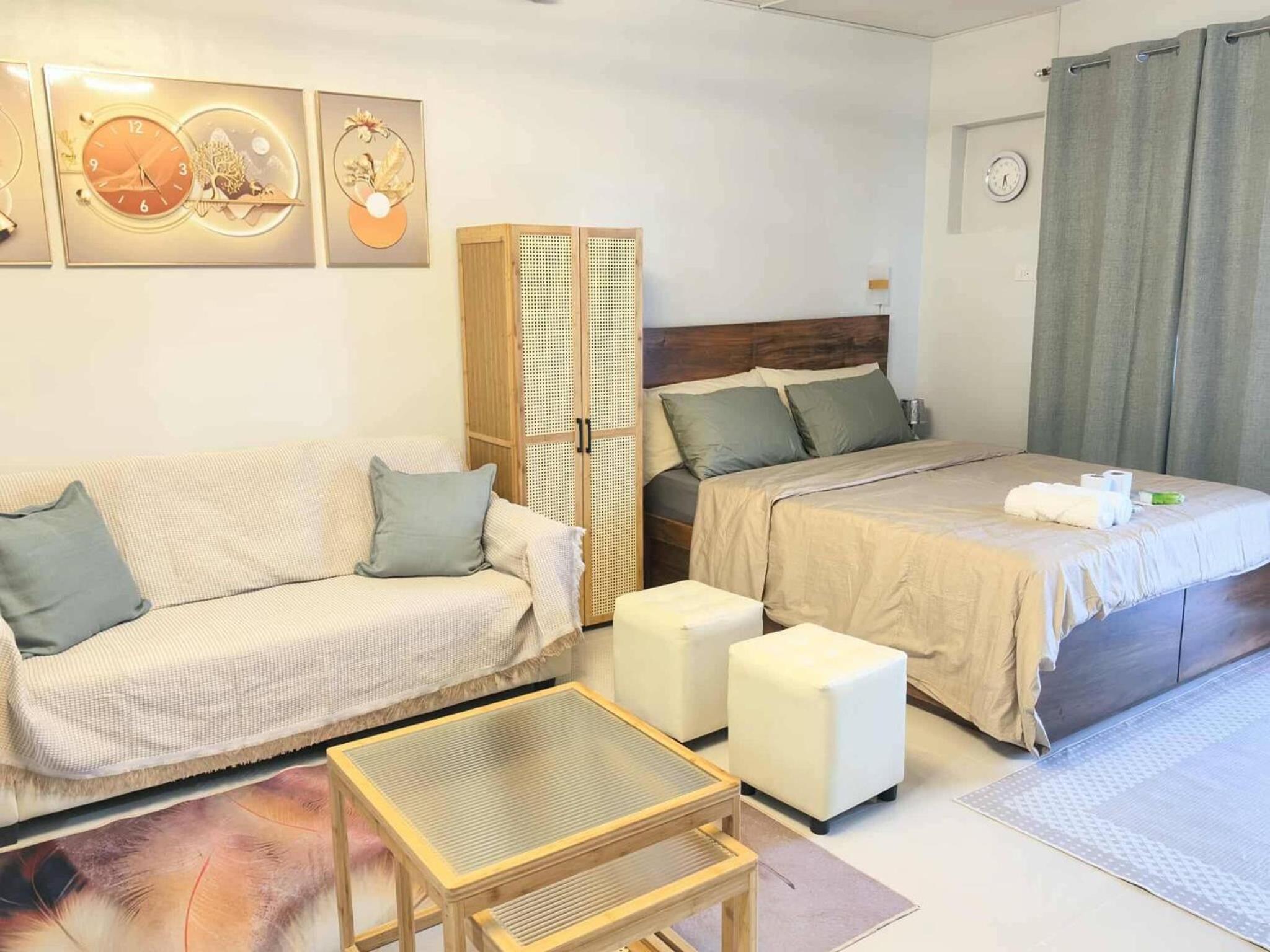 Cozy Studio with Balcony in Palawan Smart Lock, Near Airport, Netflix, Free Wifi