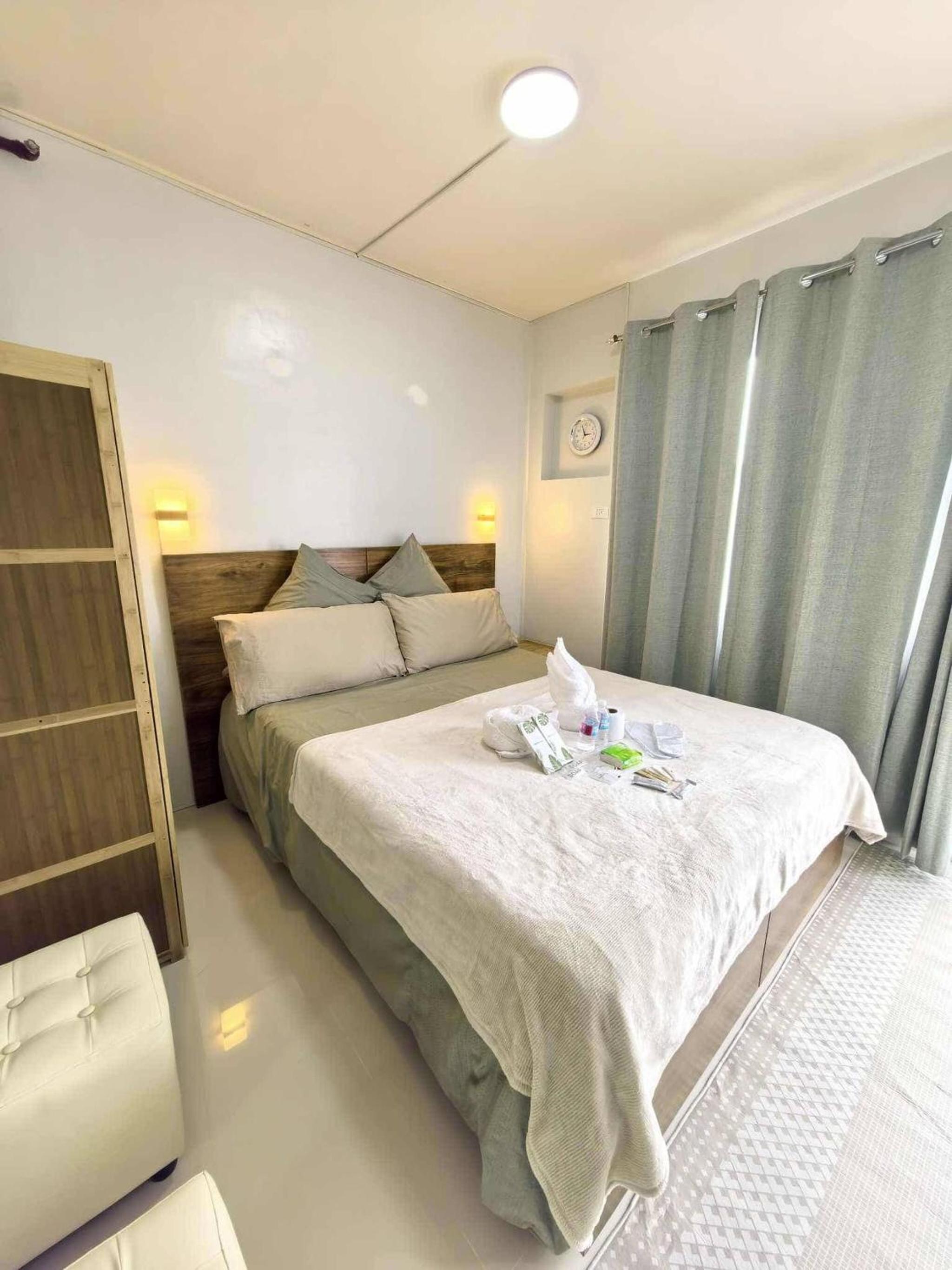 Cozy Studio with Balcony in Palawan Smart Lock, Near Airport, Netflix, Free Wifi