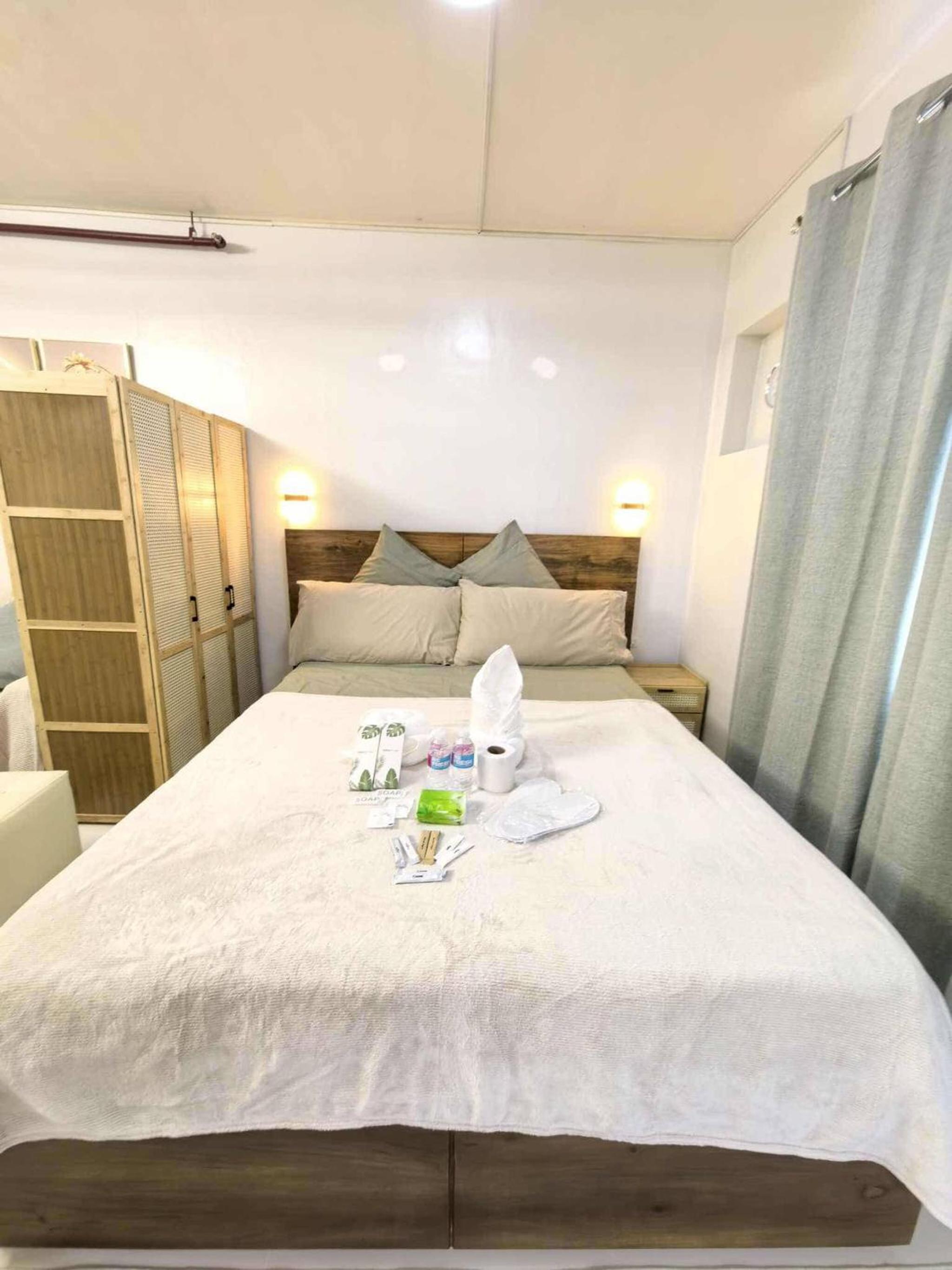Cozy Studio with Balcony in Palawan Smart Lock, Near Airport, Netflix, Free Wifi
