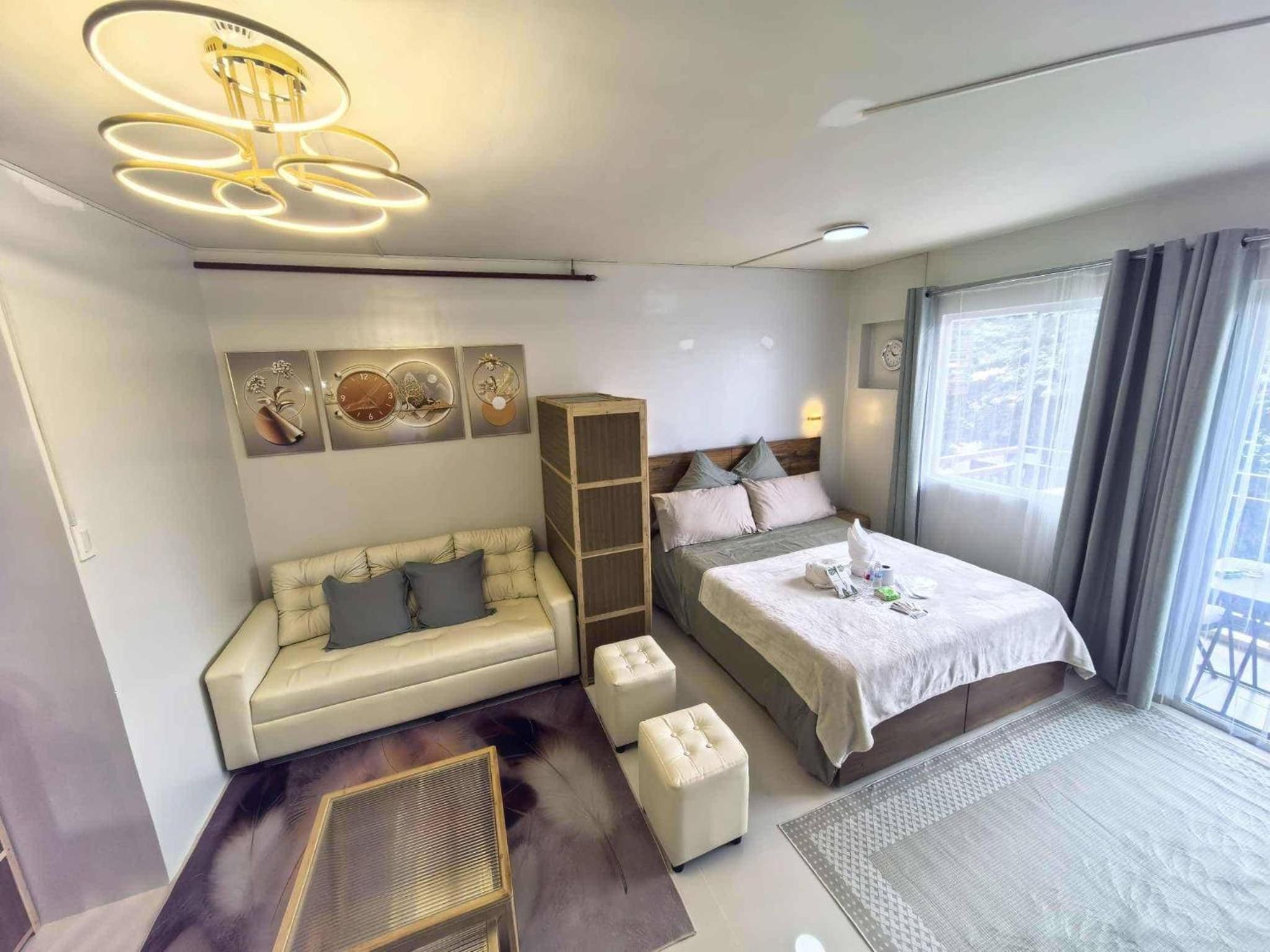 Cozy Studio with Balcony in Palawan Smart Lock, Near Airport, Netflix, Free Wifi