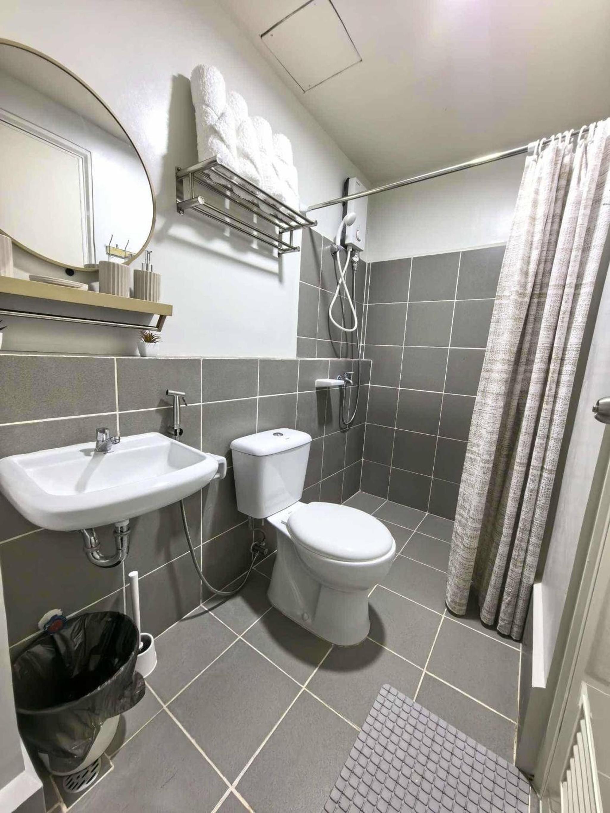 Cozy Studio with Balcony in Palawan Smart Lock, Near Airport, Netflix, Free Wifi