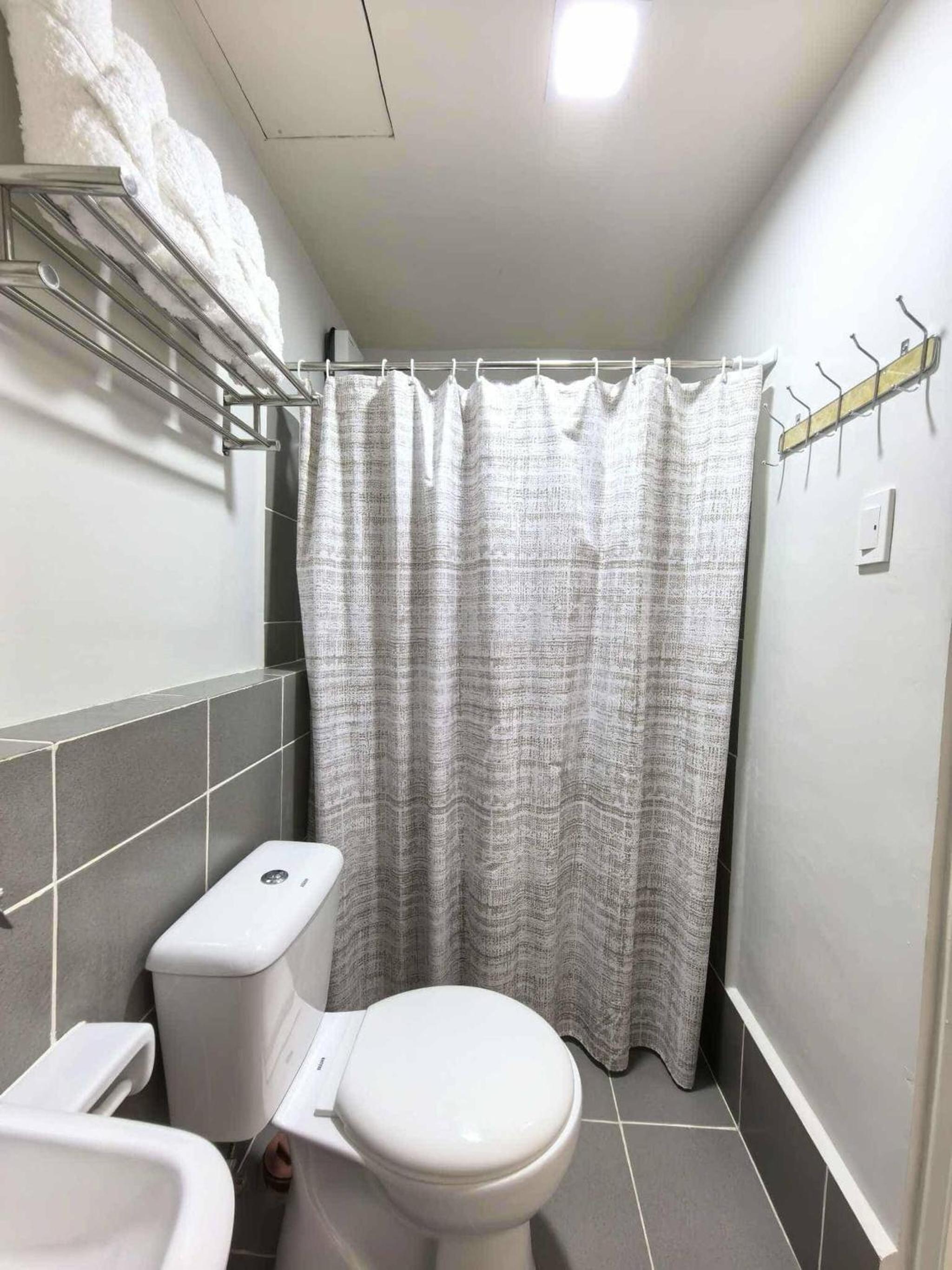 Cozy Studio with Balcony in Palawan Smart Lock, Near Airport, Netflix, Free Wifi
