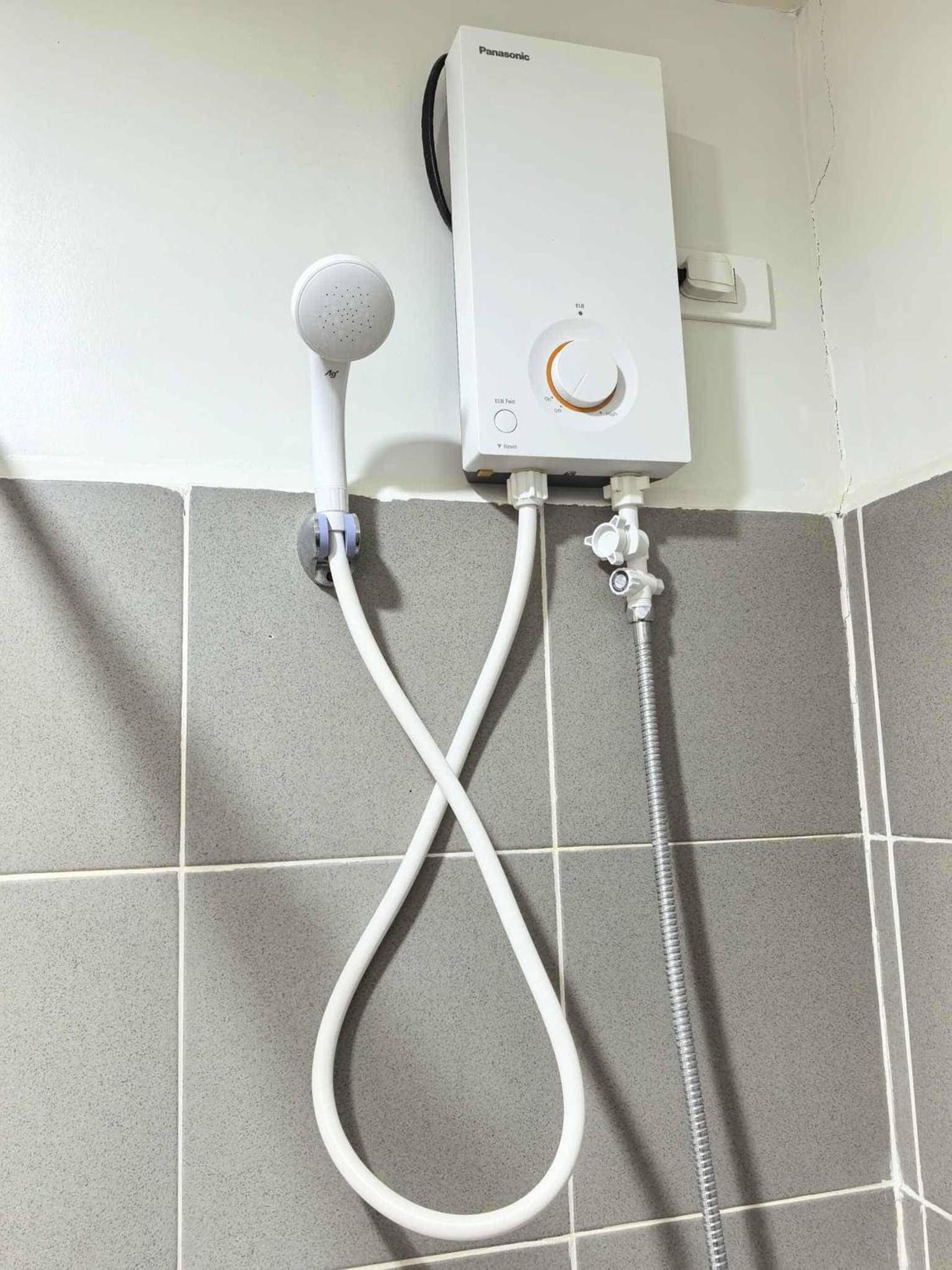 Cozy Studio with Balcony in Palawan Smart Lock, Near Airport, Netflix, Free Wifi