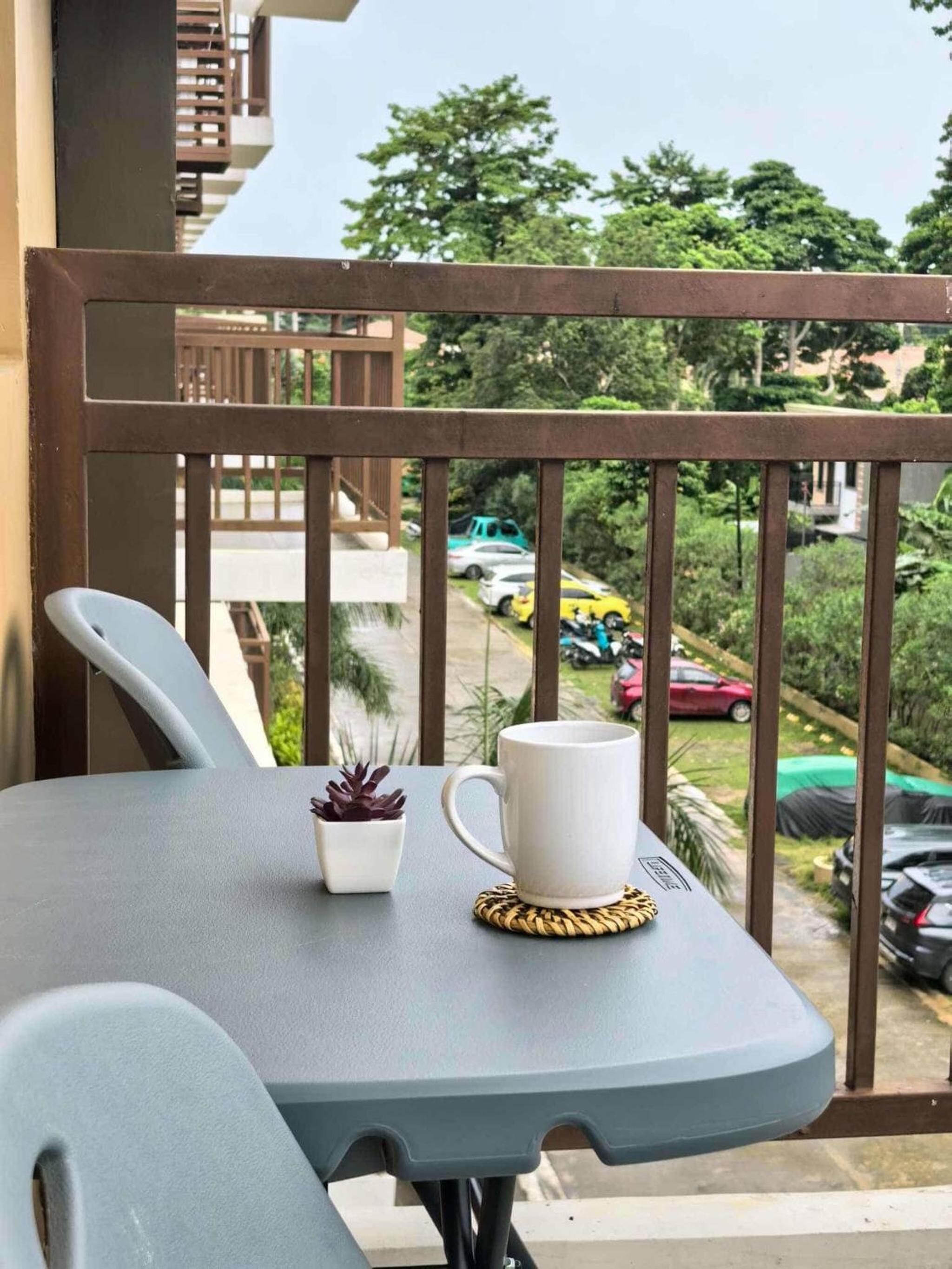 Cozy Studio with Balcony in Palawan Smart Lock, Near Airport, Netflix, Free Wifi