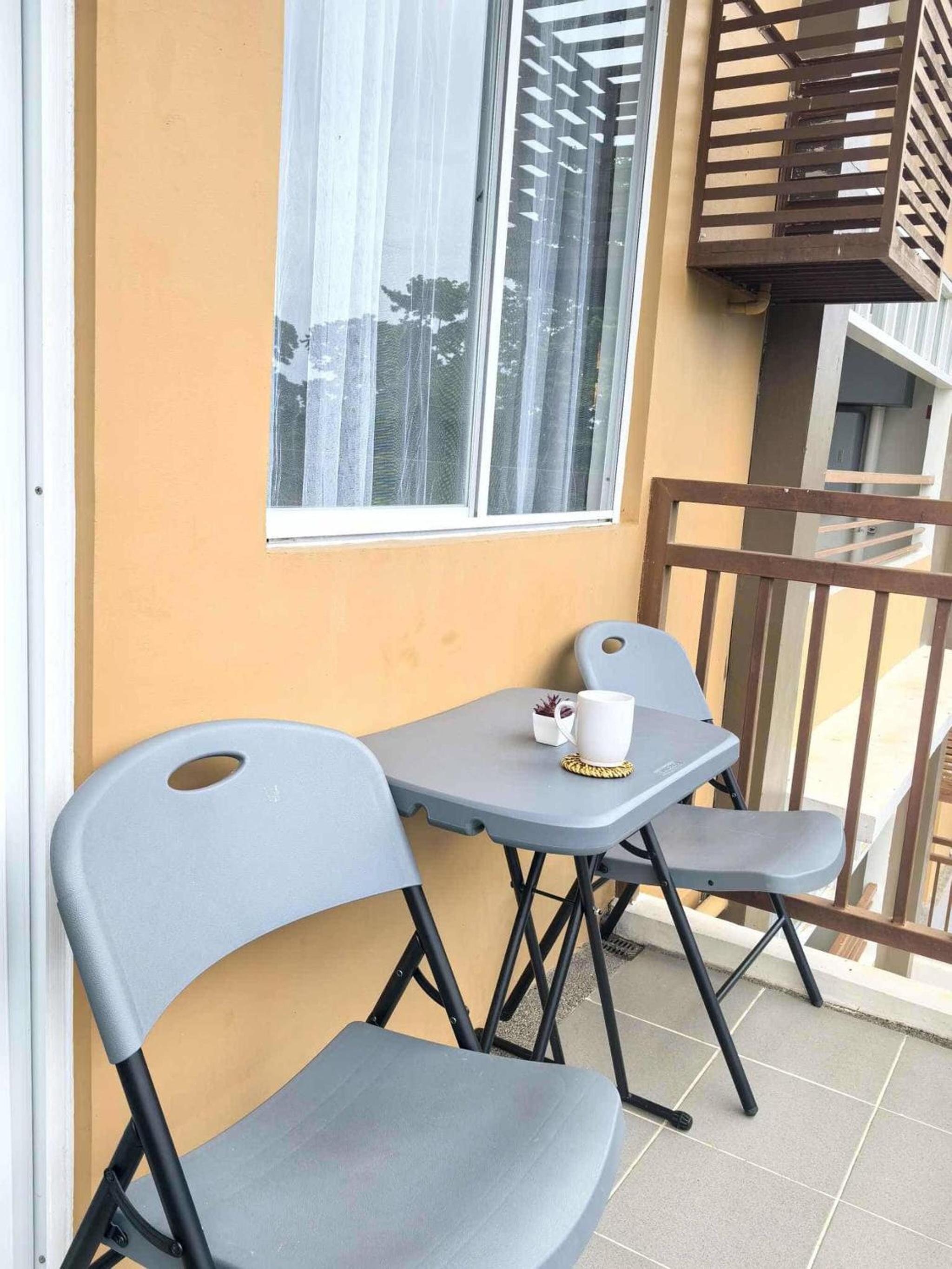 Cozy Studio with Balcony in Palawan Smart Lock, Near Airport, Netflix, Free Wifi
