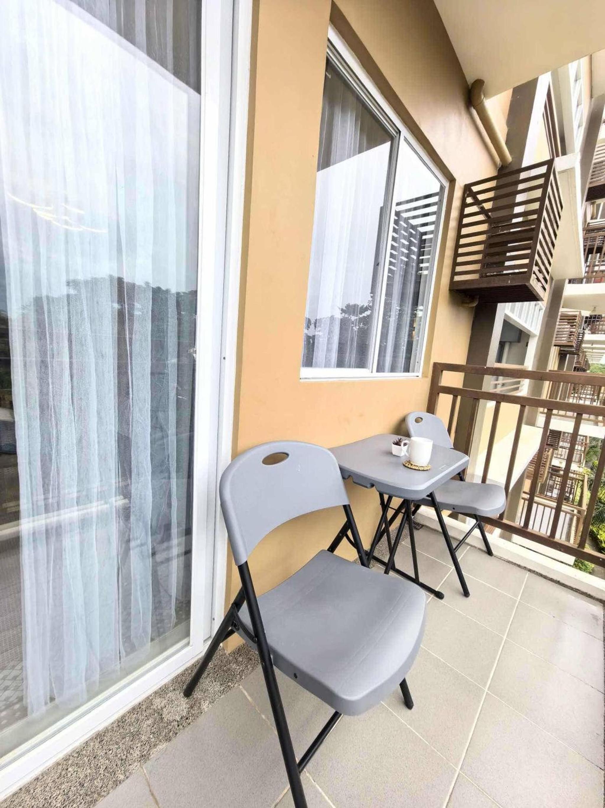 Cozy Studio with Balcony in Palawan Smart Lock, Near Airport, Netflix, Free Wifi