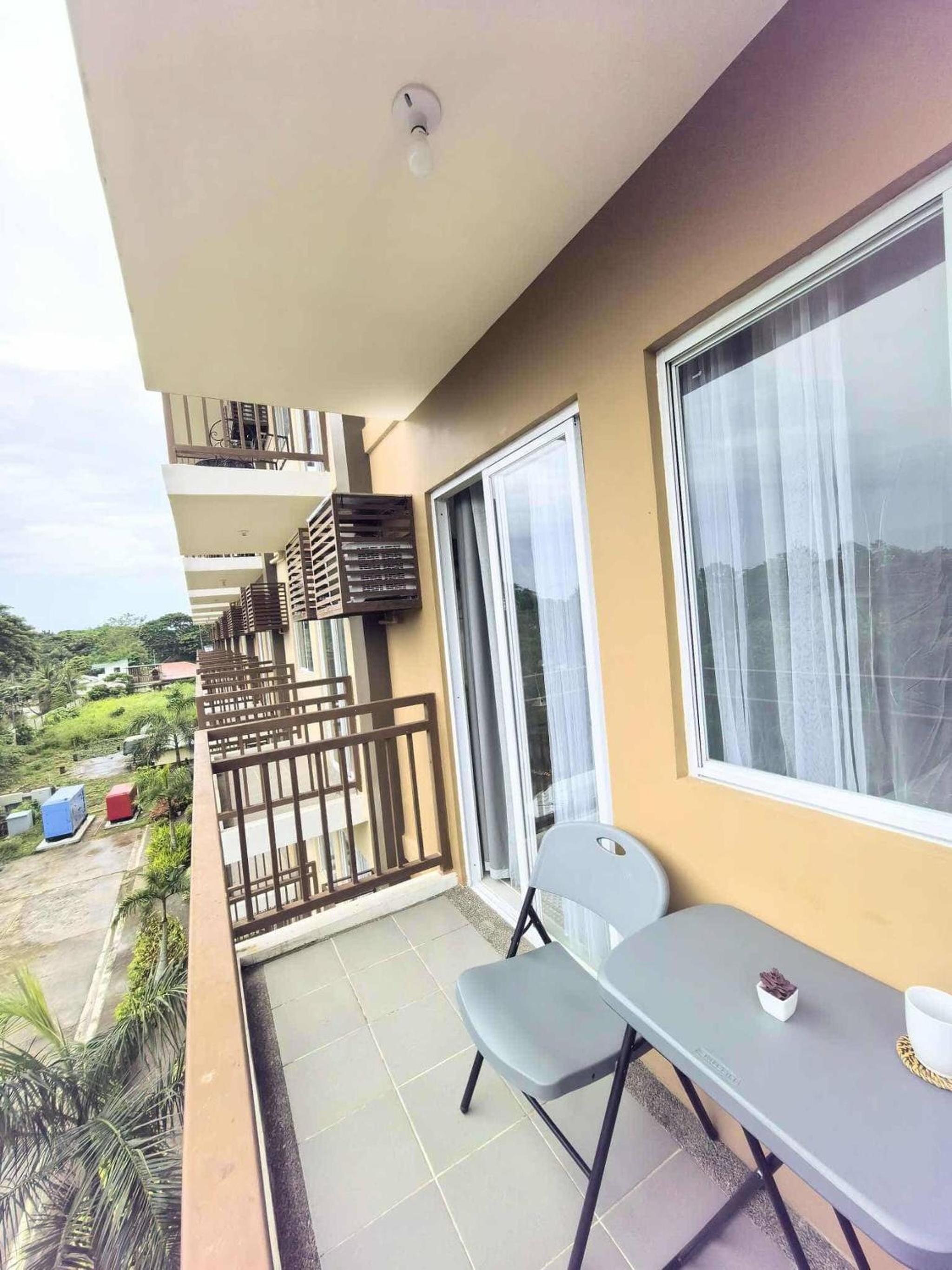 Cozy Studio with Balcony in Palawan Smart Lock, Near Airport, Netflix, Free Wifi
