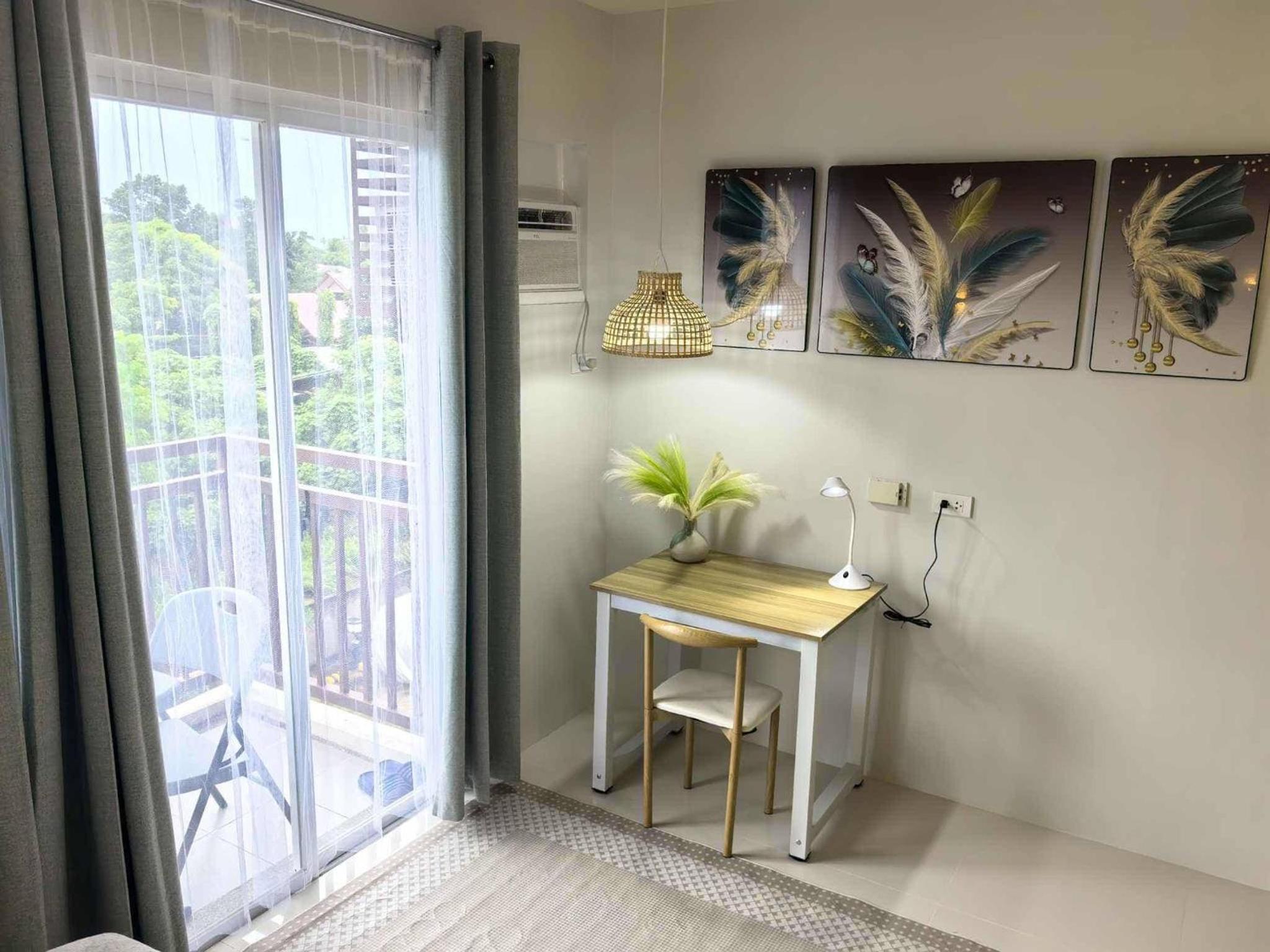 Cozy Studio with Balcony in Palawan Smart Lock, Near Airport, Netflix, Free Wifi