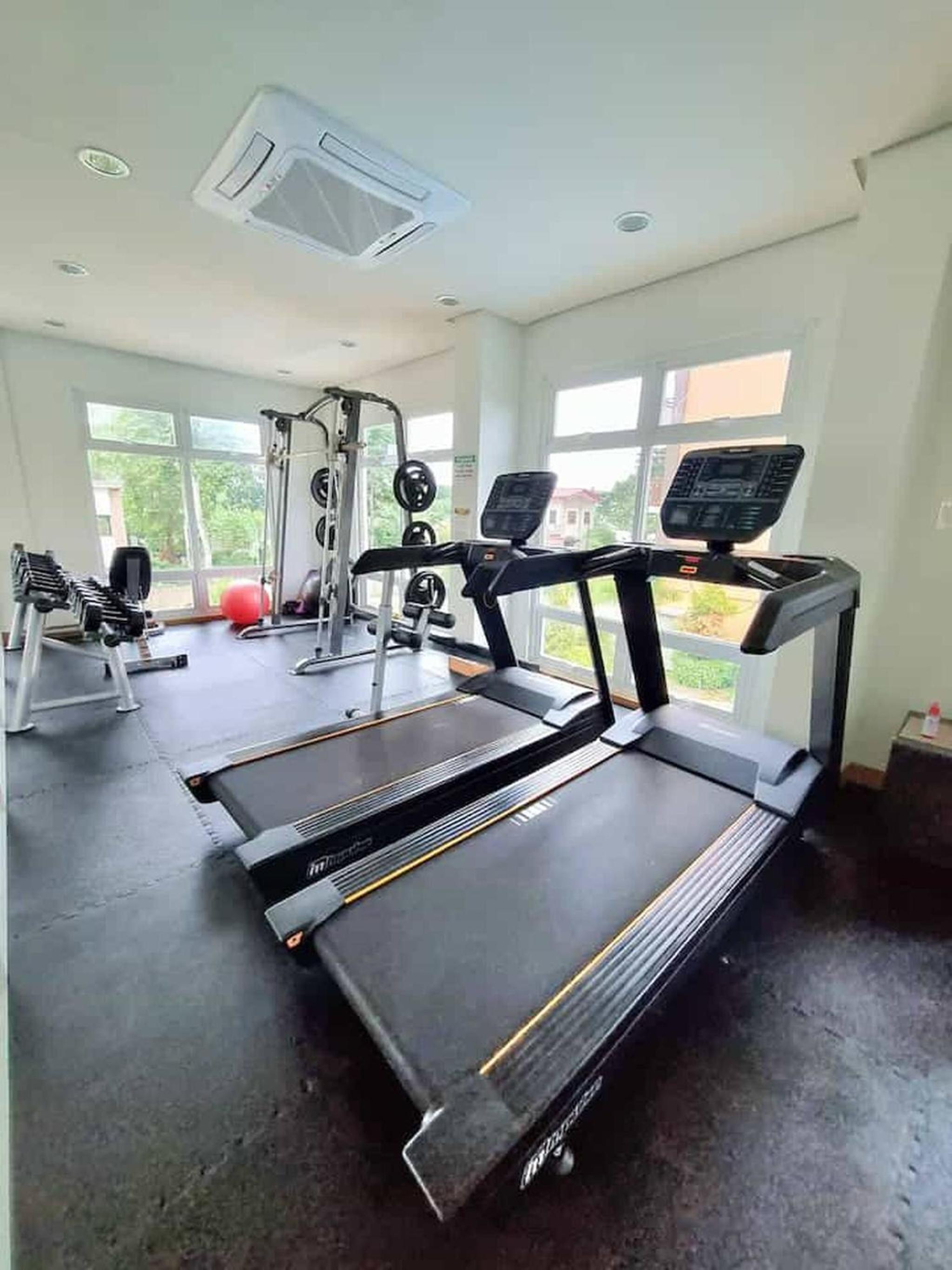 Cozy Studio with Balcony in Palawan Smart Lock, Near Airport, Netflix, Free Wifi