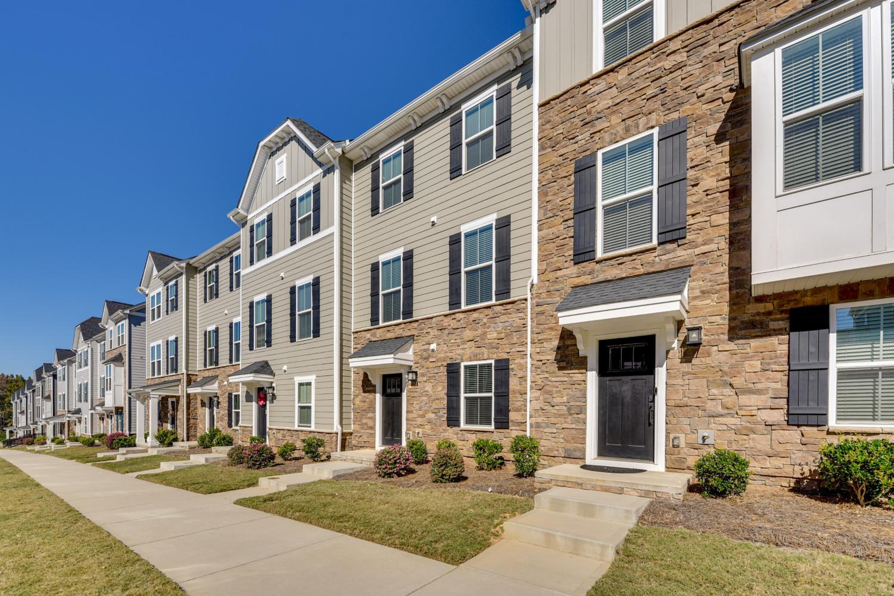 Room to Work and Relax! Spacious Unit Near Charlotte
