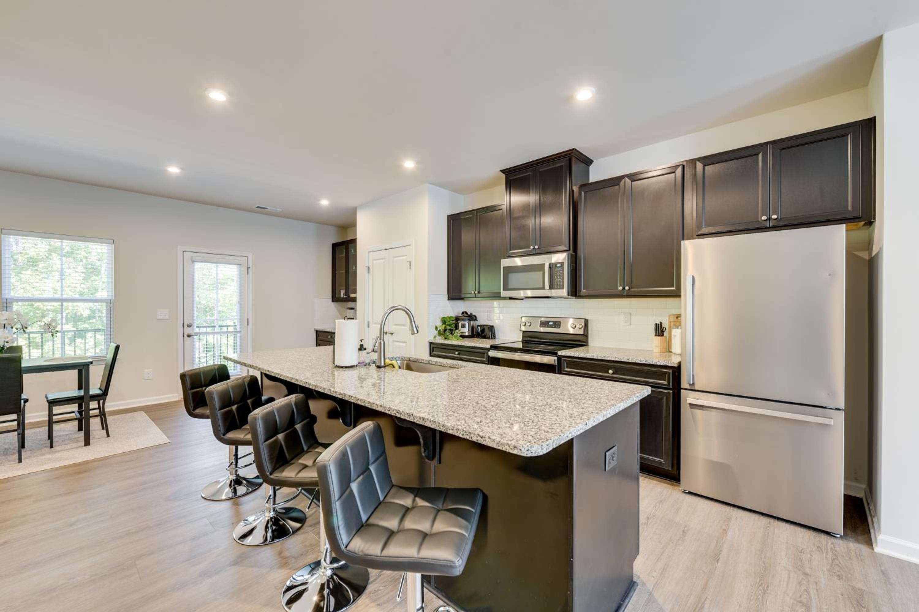 Room to Work and Relax! Spacious Unit Near Charlotte