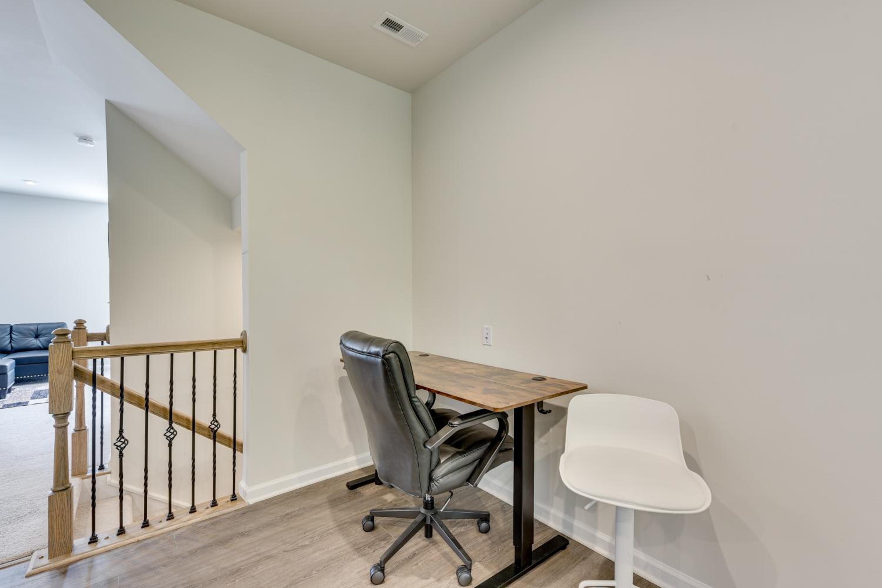 Room to Work and Relax! Spacious Unit Near Charlotte