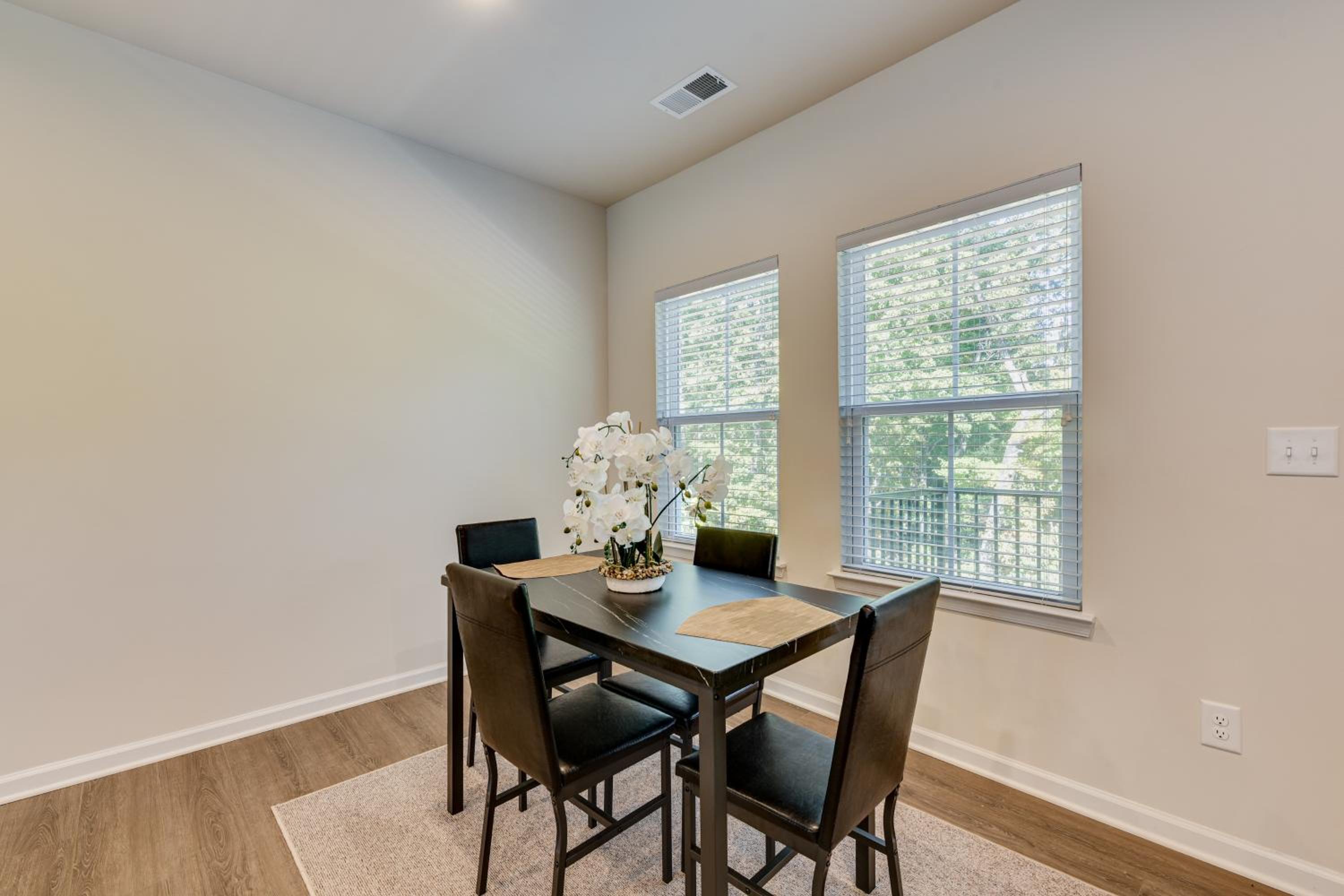 Room to Work and Relax! Spacious Unit Near Charlotte