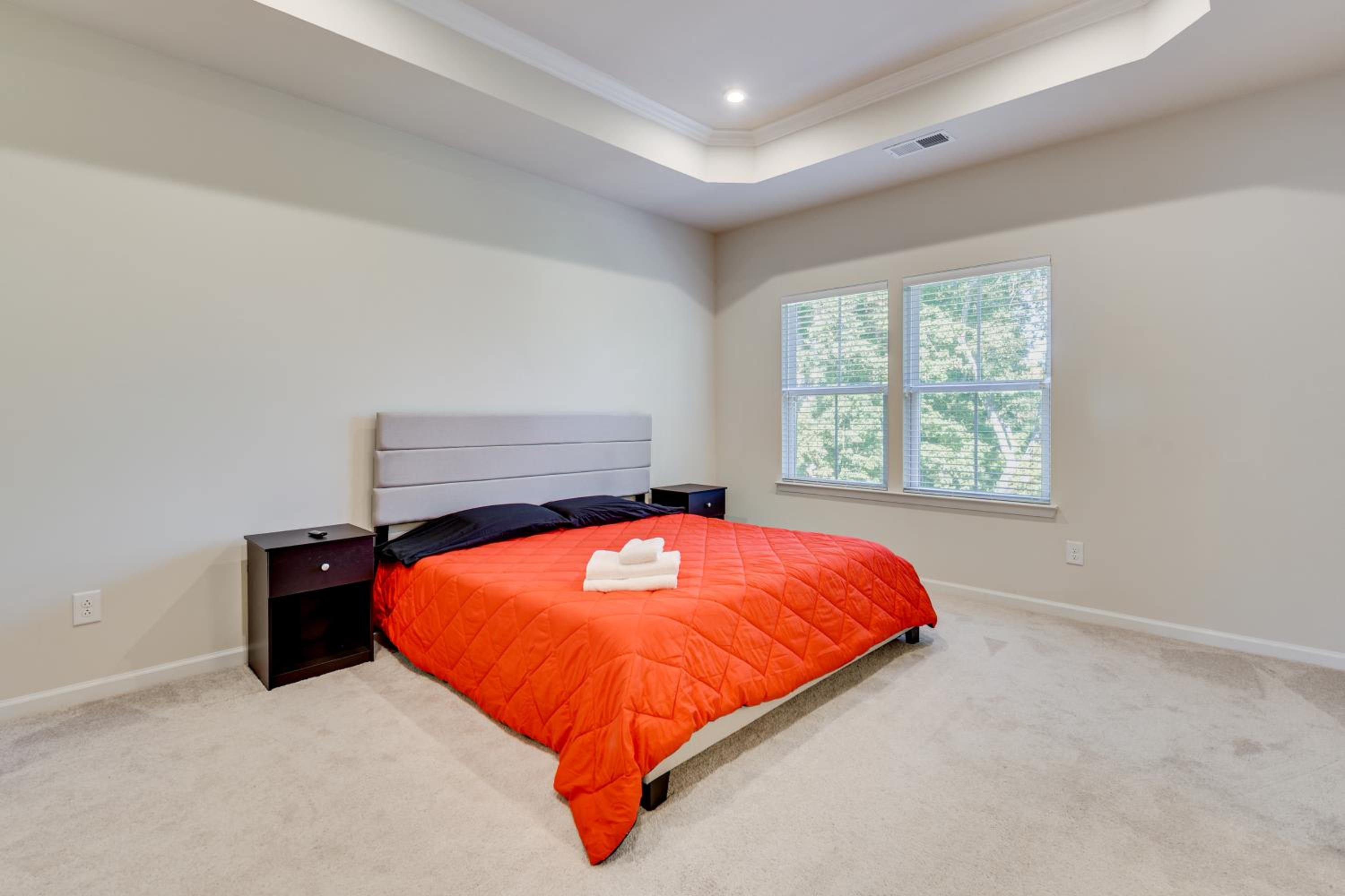 Room to Work and Relax! Spacious Unit Near Charlotte