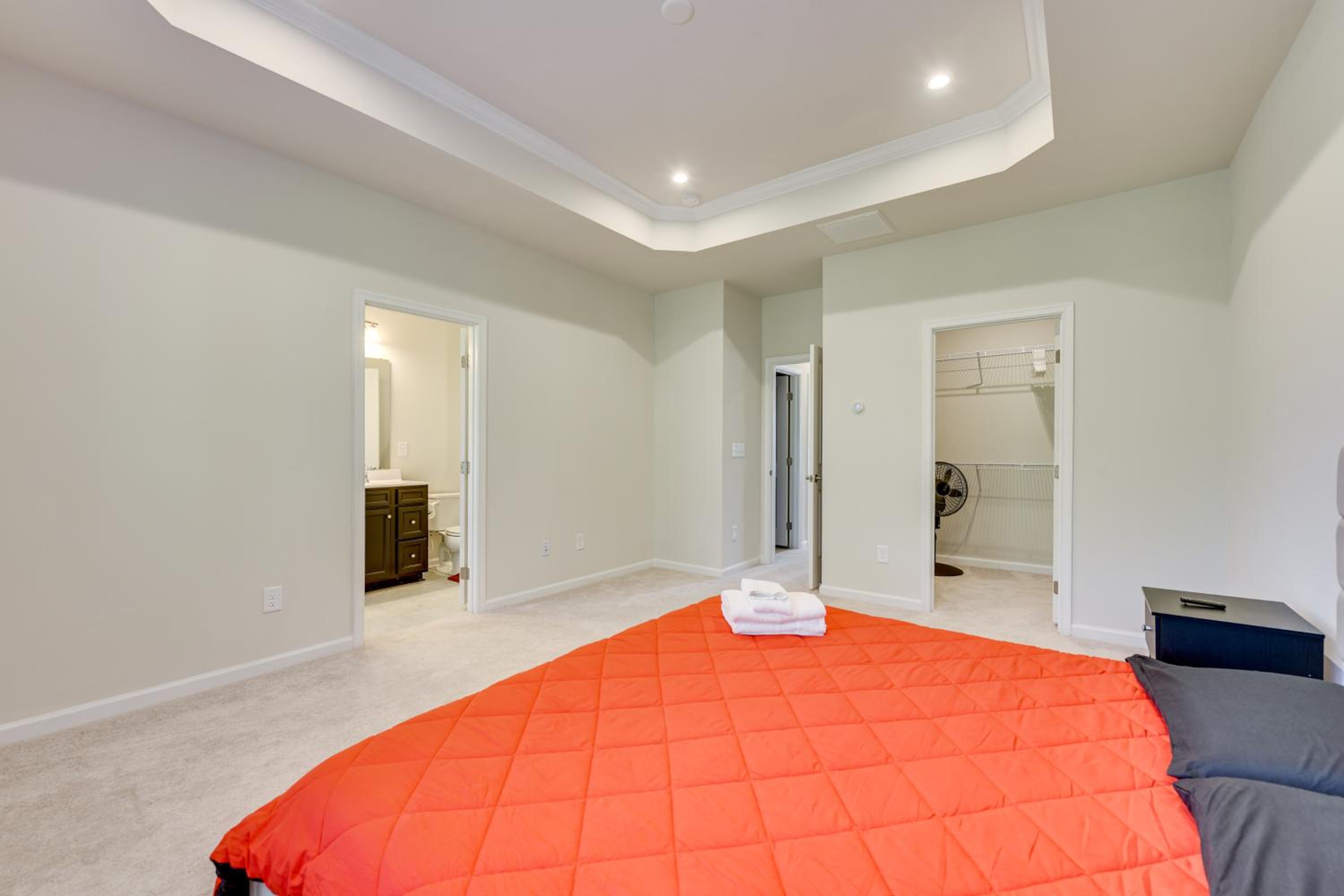 Room to Work and Relax! Spacious Unit Near Charlotte
