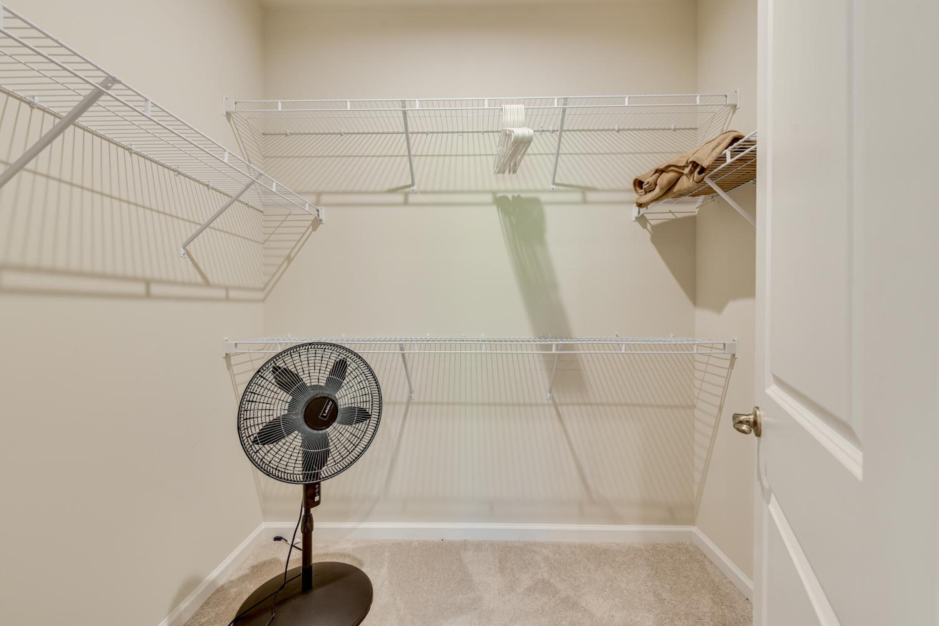 Room to Work and Relax! Spacious Unit Near Charlotte