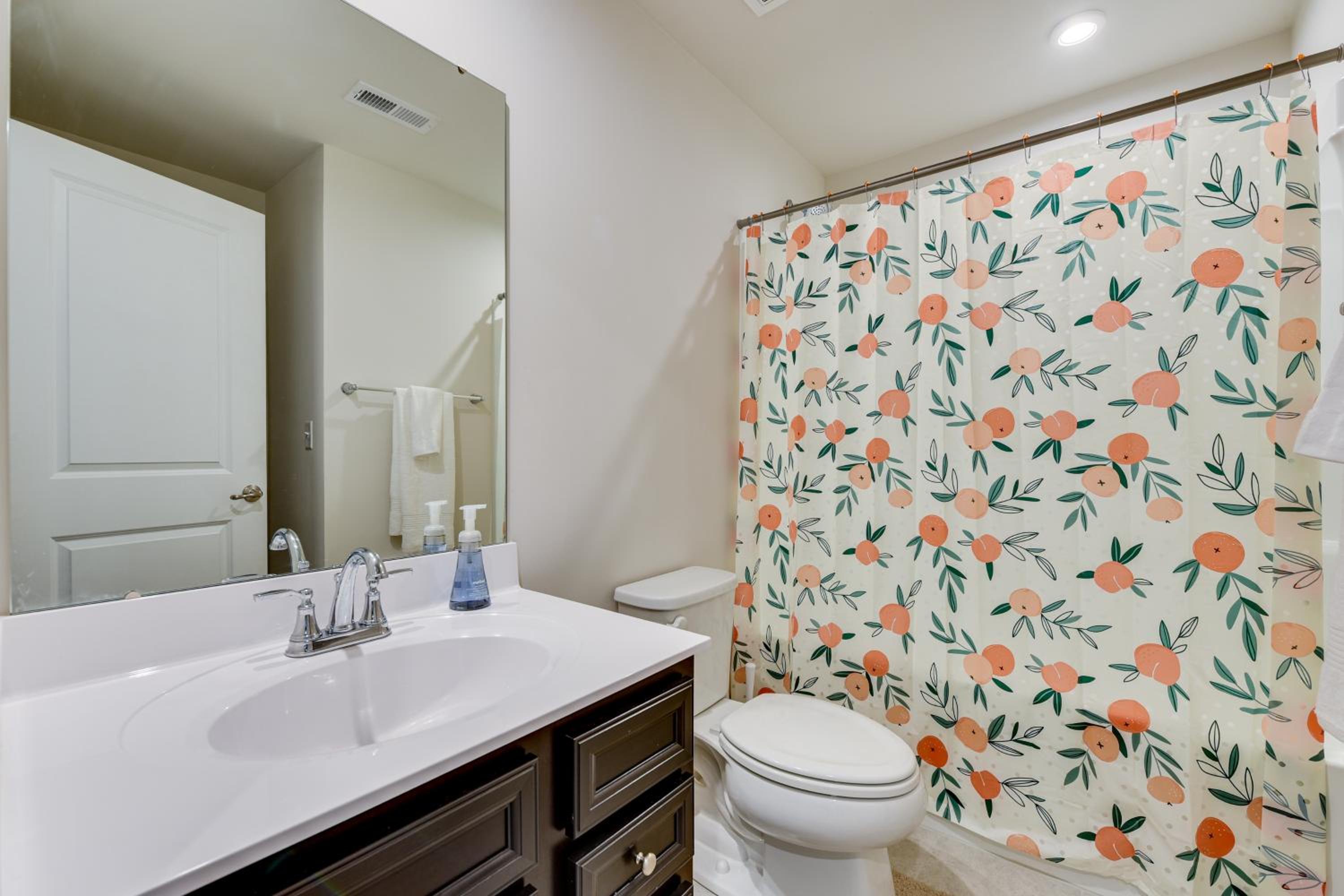 Room to Work and Relax! Spacious Unit Near Charlotte