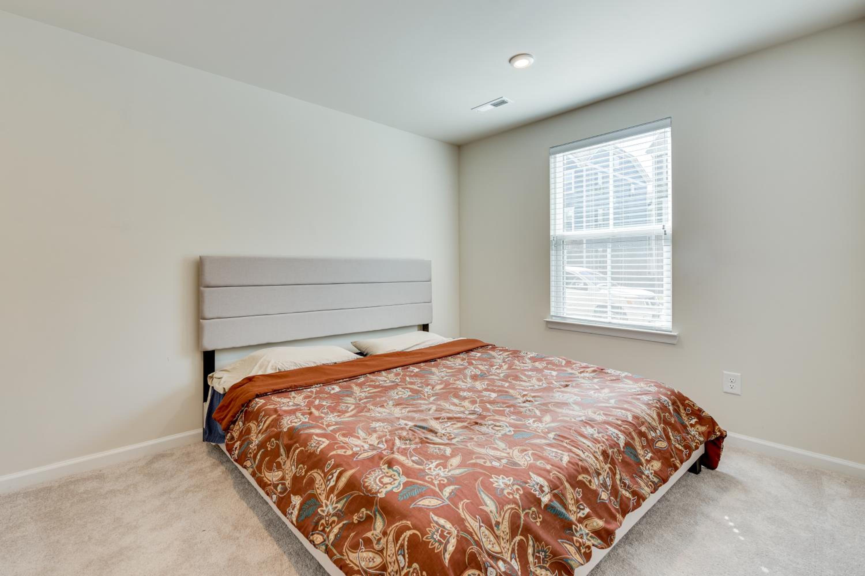 Room to Work and Relax! Spacious Unit Near Charlotte