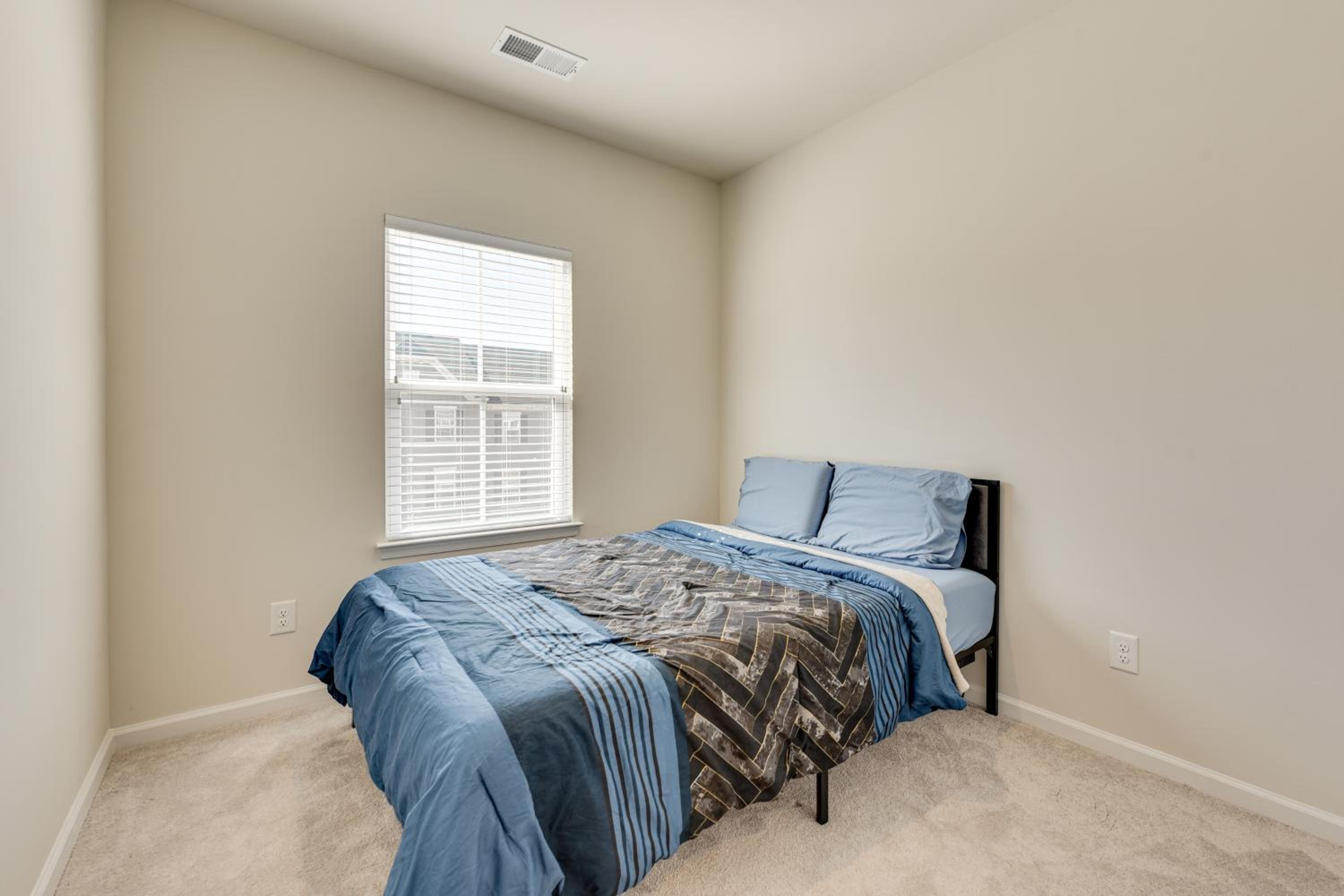Room to Work and Relax! Spacious Unit Near Charlotte
