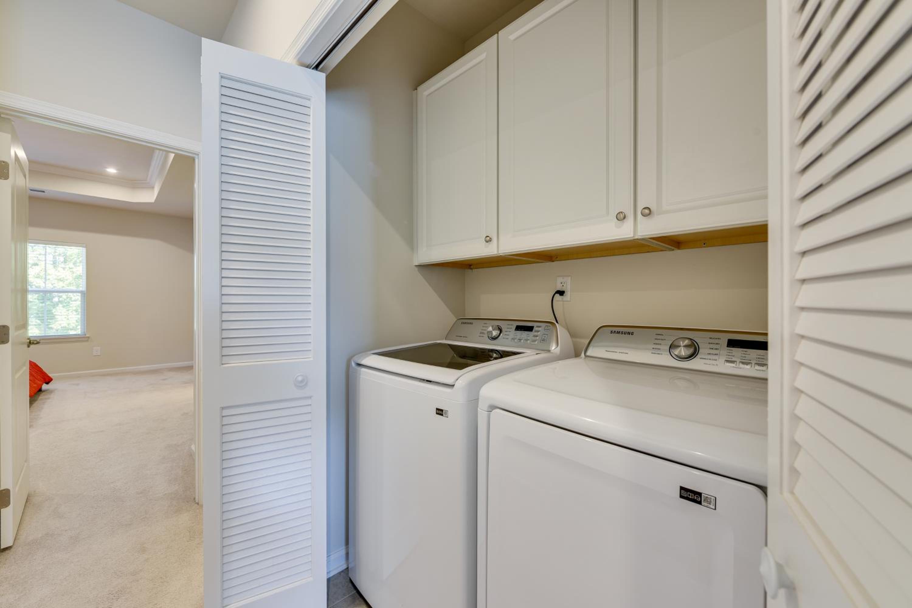Room to Work and Relax! Spacious Unit Near Charlotte