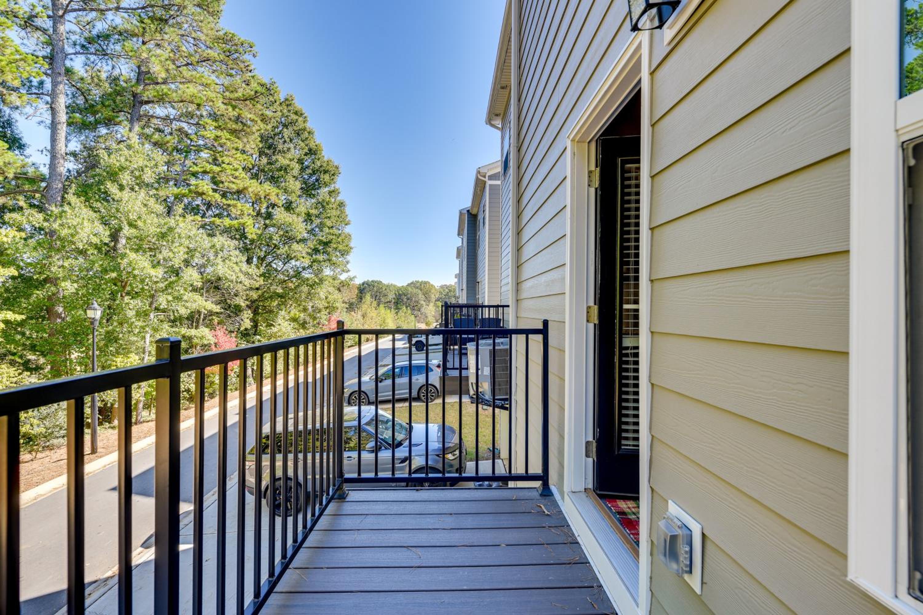 Room to Work and Relax! Spacious Unit Near Charlotte