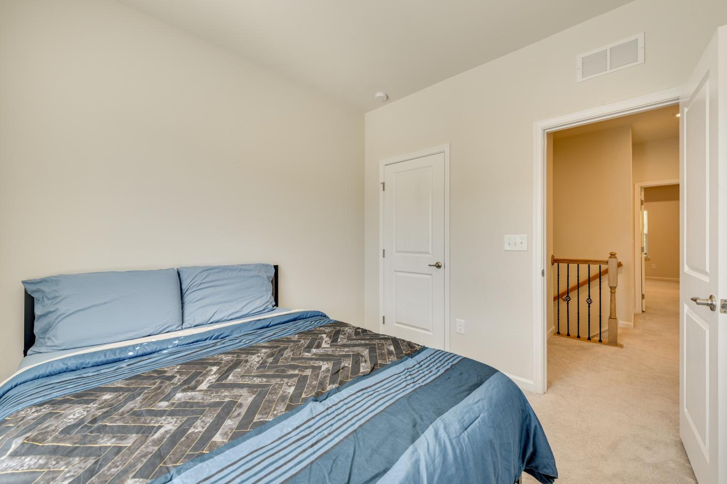 Room to Work and Relax! Spacious Unit Near Charlotte