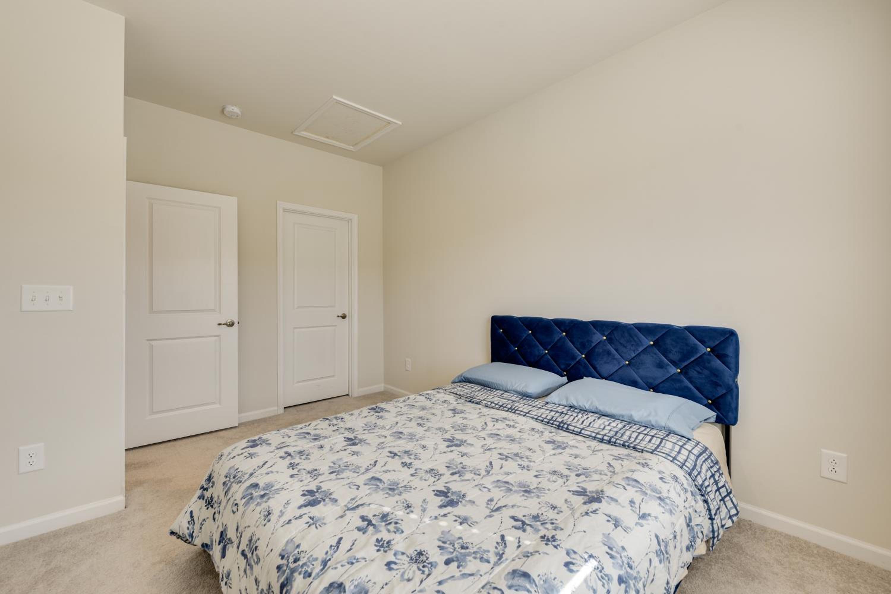 Room to Work and Relax! Spacious Unit Near Charlotte