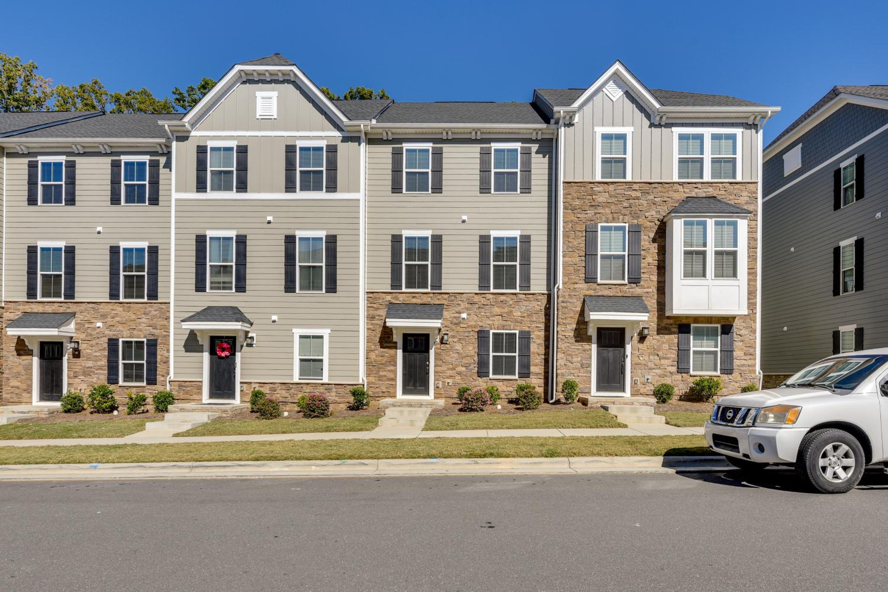 Room to Work and Relax! Spacious Unit Near Charlotte